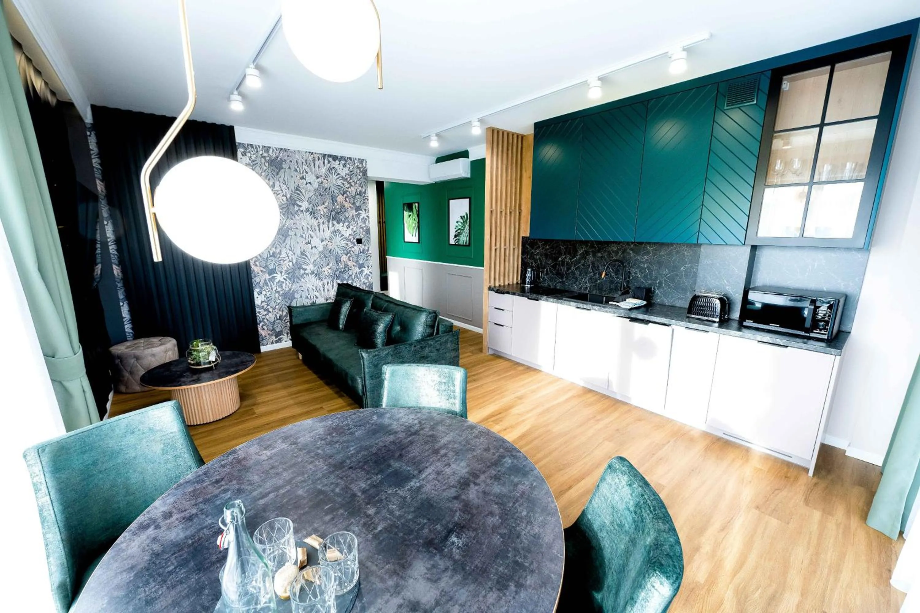 Kitchen or kitchenette in Aparthotel Green Concrete - ekologiczne apartamenty premium ze strefą Wellness