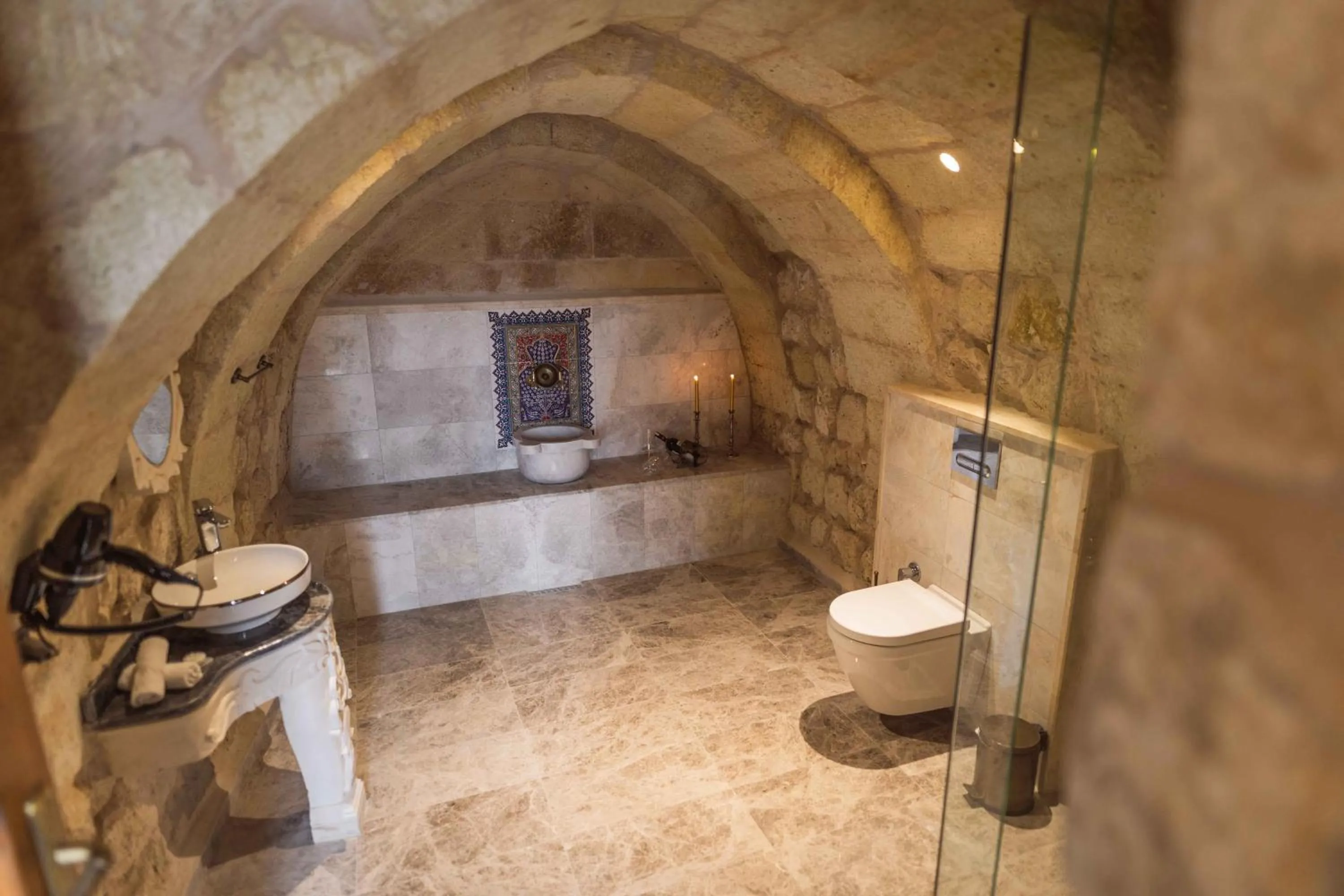 Bathroom in Solo Cave Suites