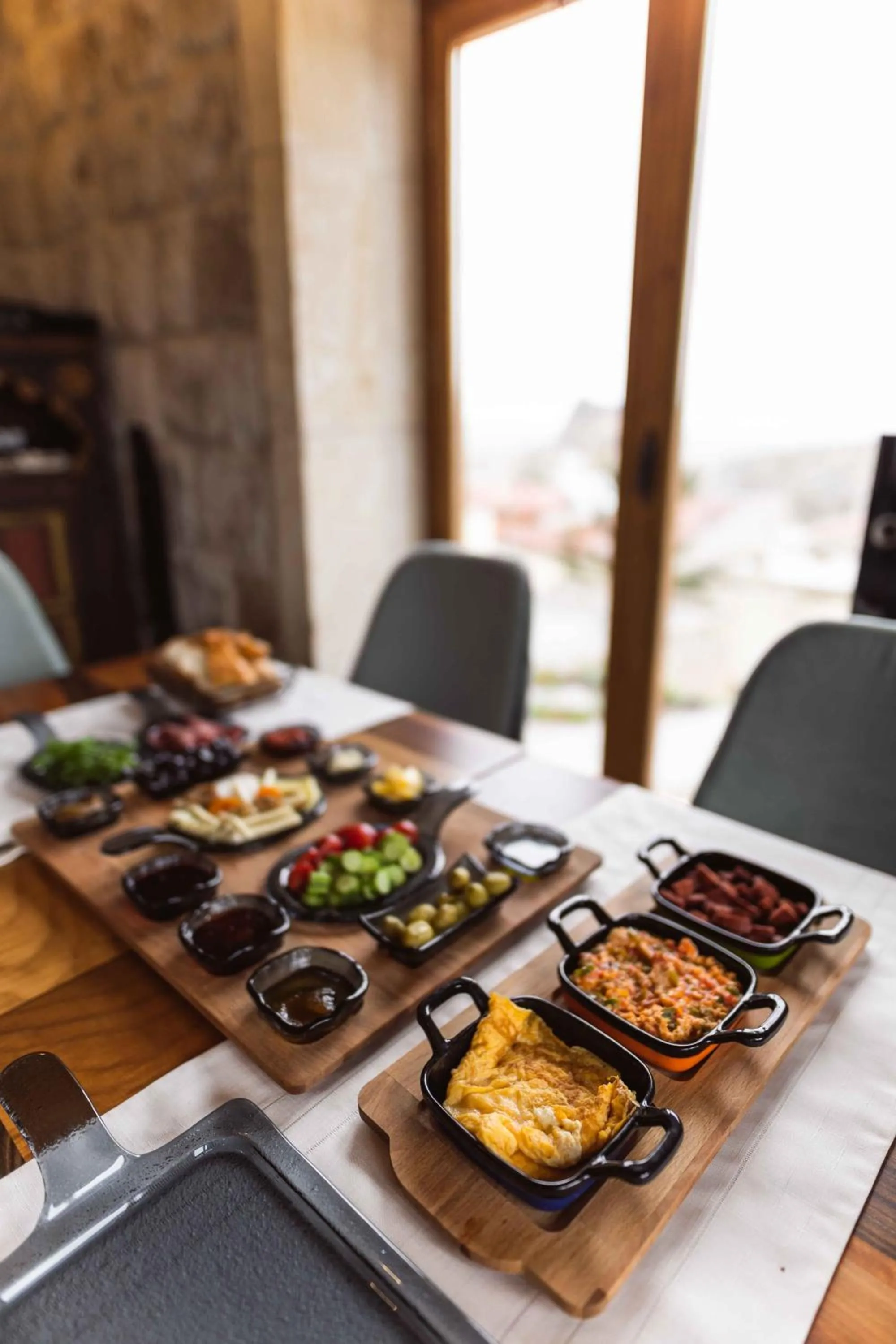 Breakfast in Solo Cave Suites