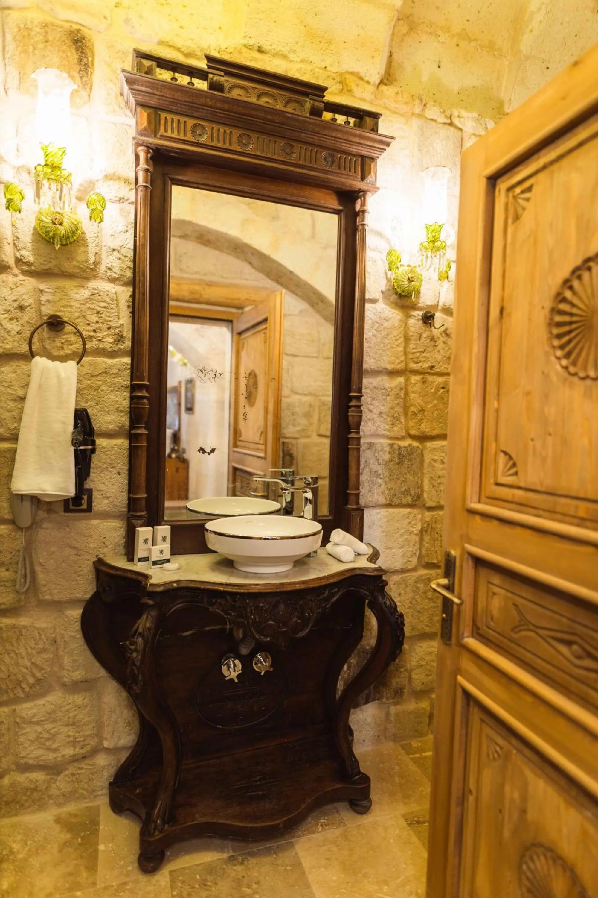 Bathroom in Solo Cave Suites