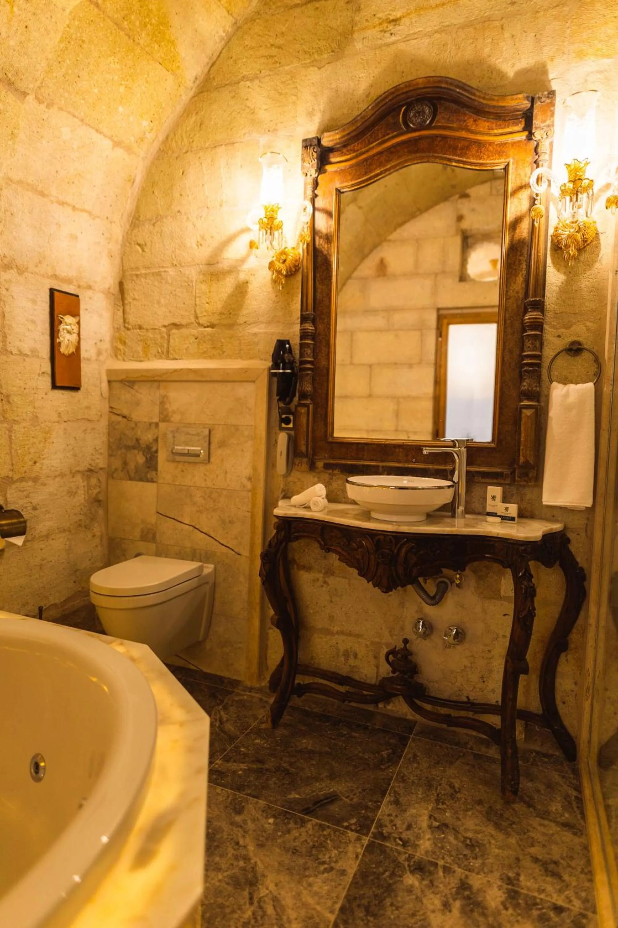 Bathroom in Solo Cave Suites