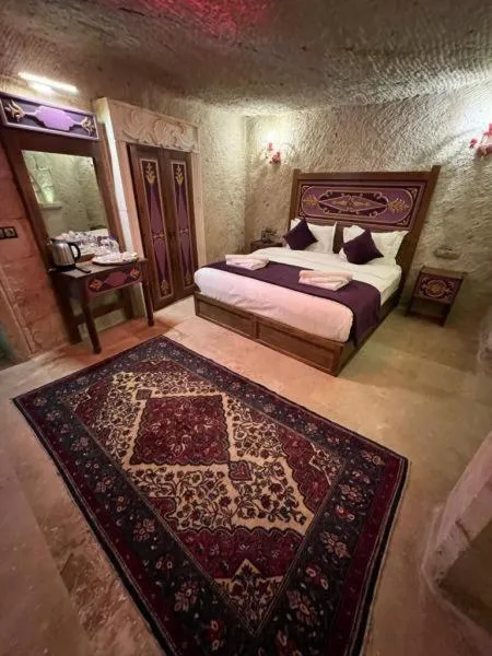 Bed in Solo Cave Suites