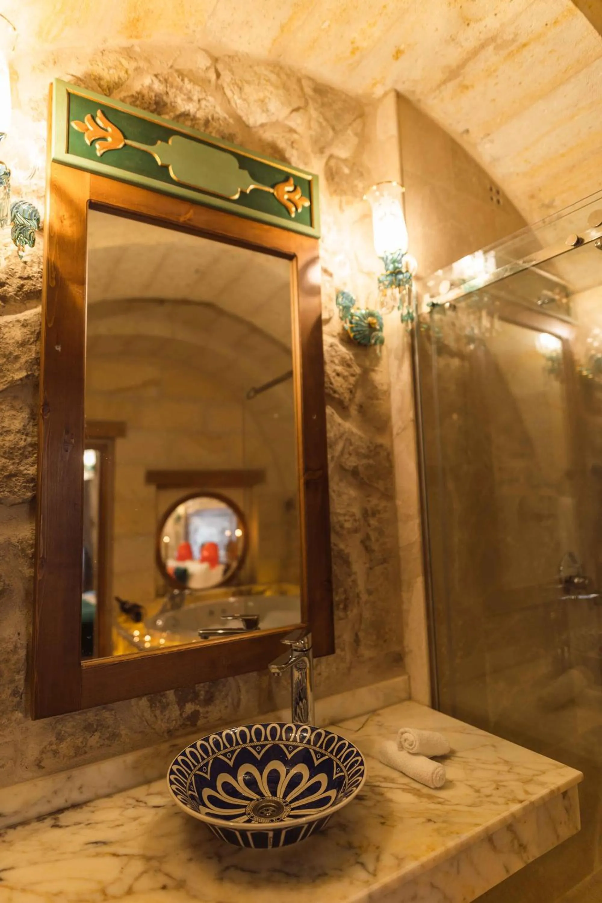 Bathroom in Solo Cave Suites