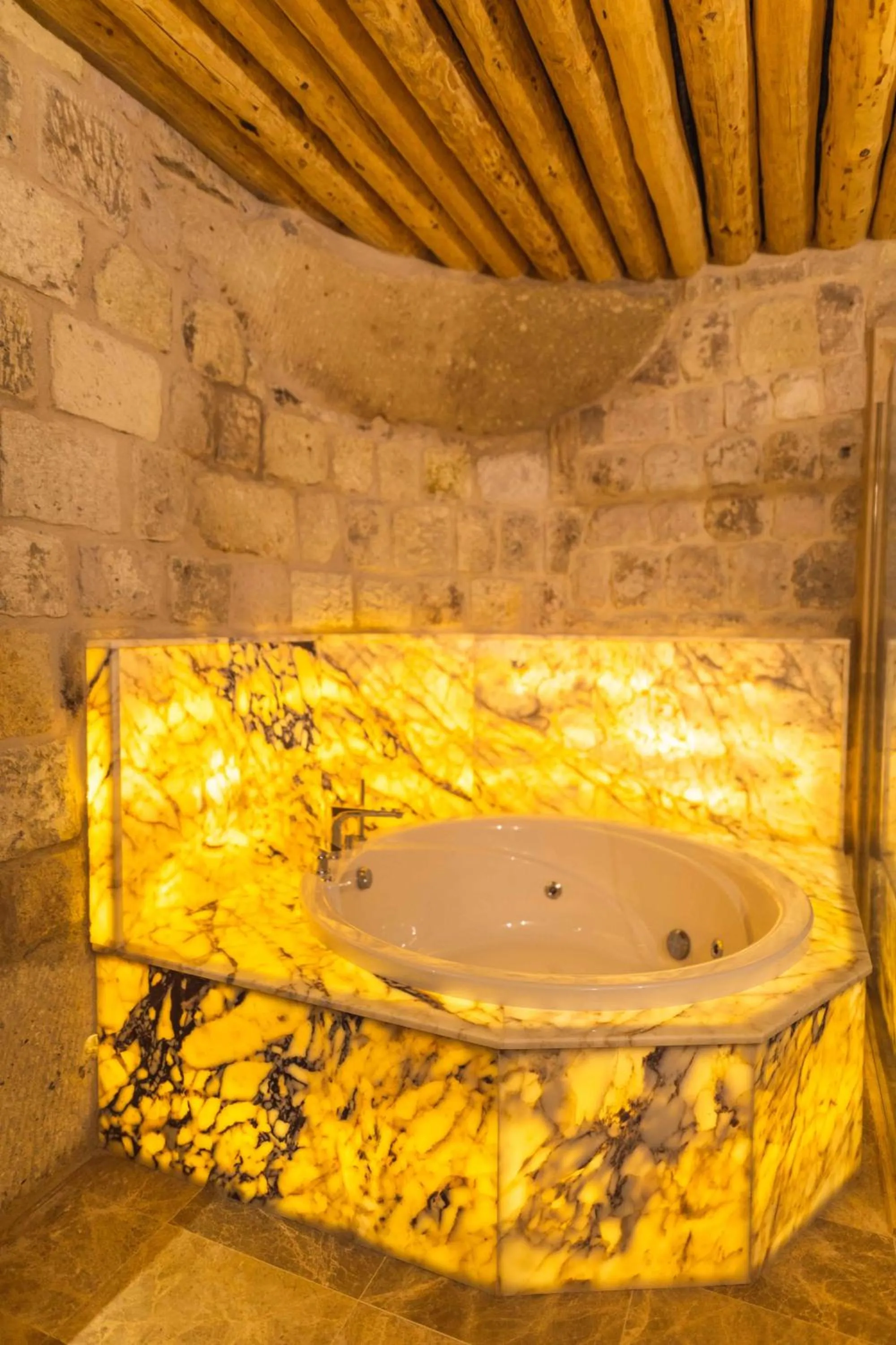 Hot Tub in Solo Cave Suites