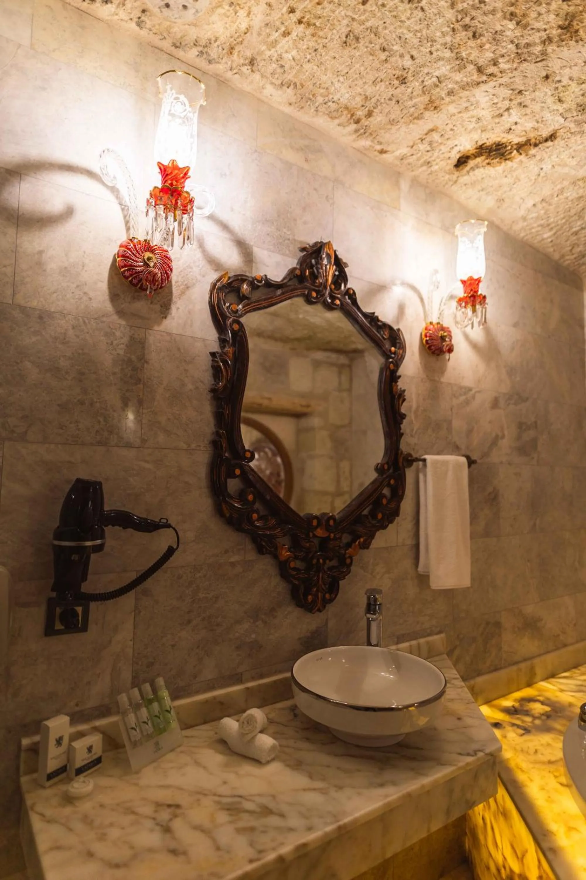 Bathroom in Solo Cave Suites
