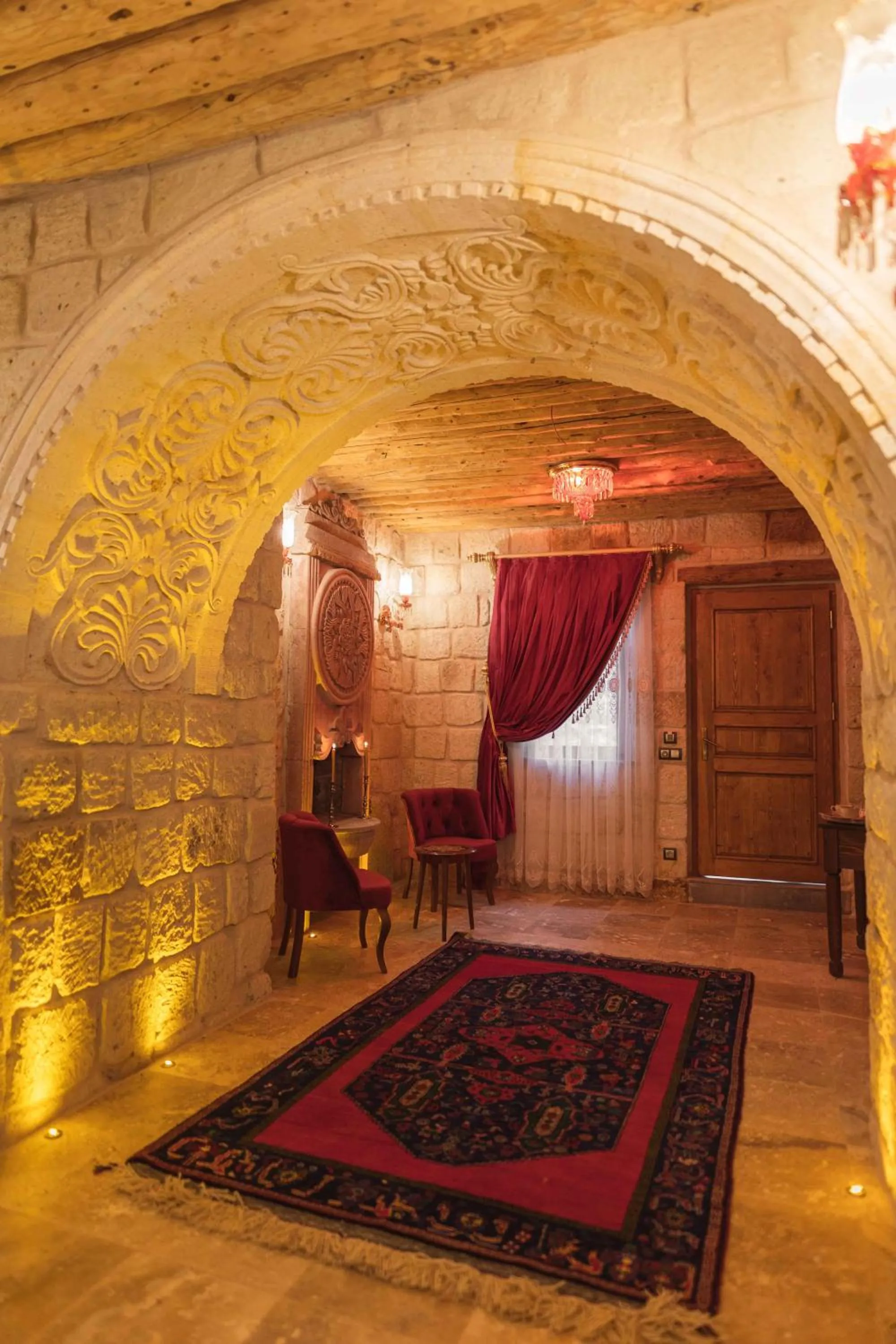 Facade/entrance in Solo Cave Suites