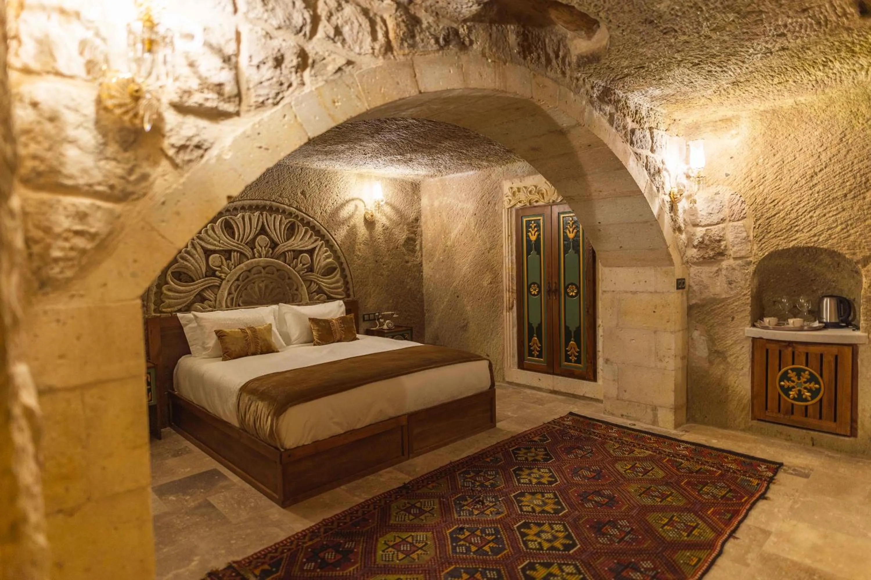 Bed in Solo Cave Suites