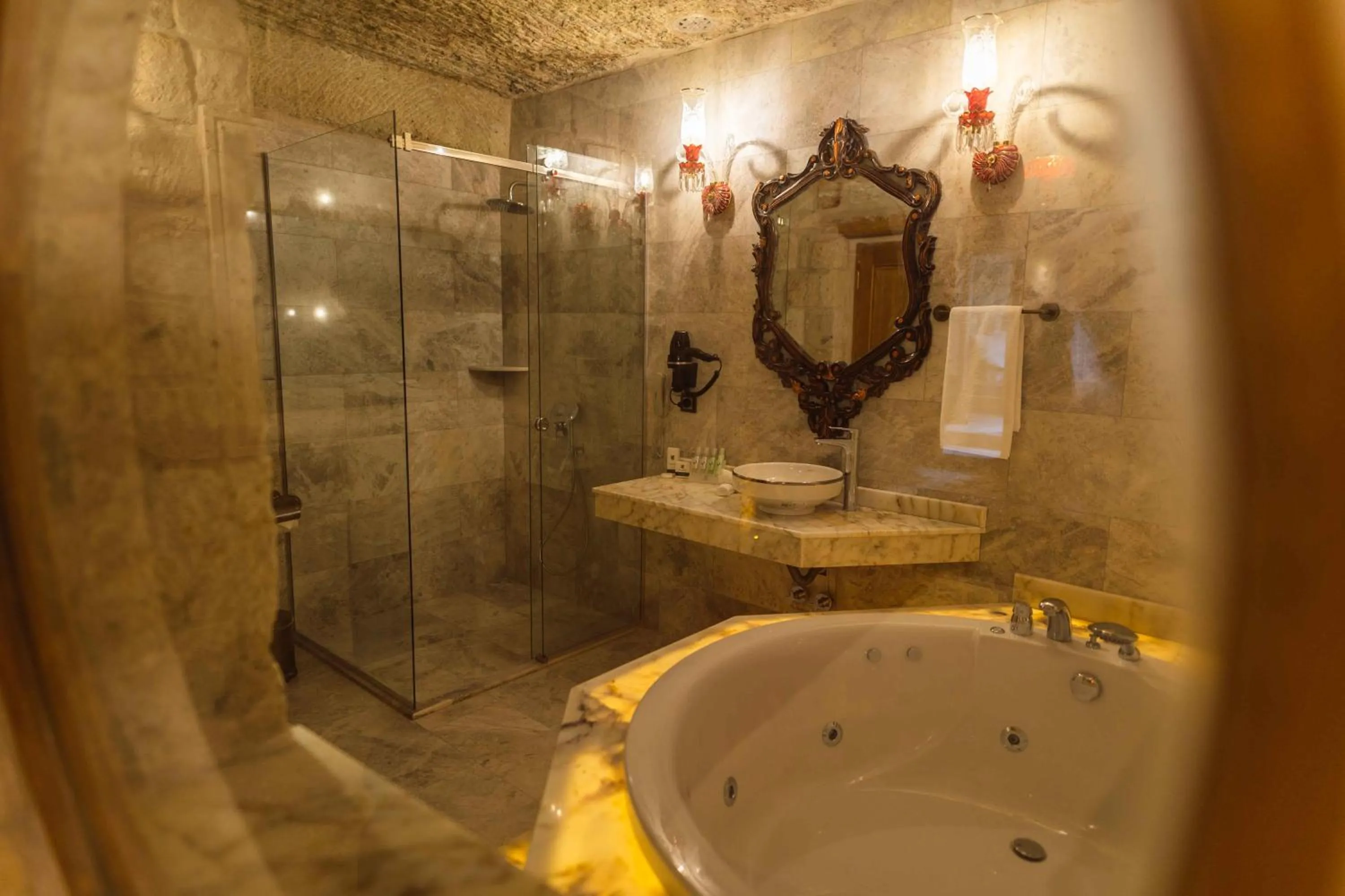 Bathroom in Solo Cave Suites