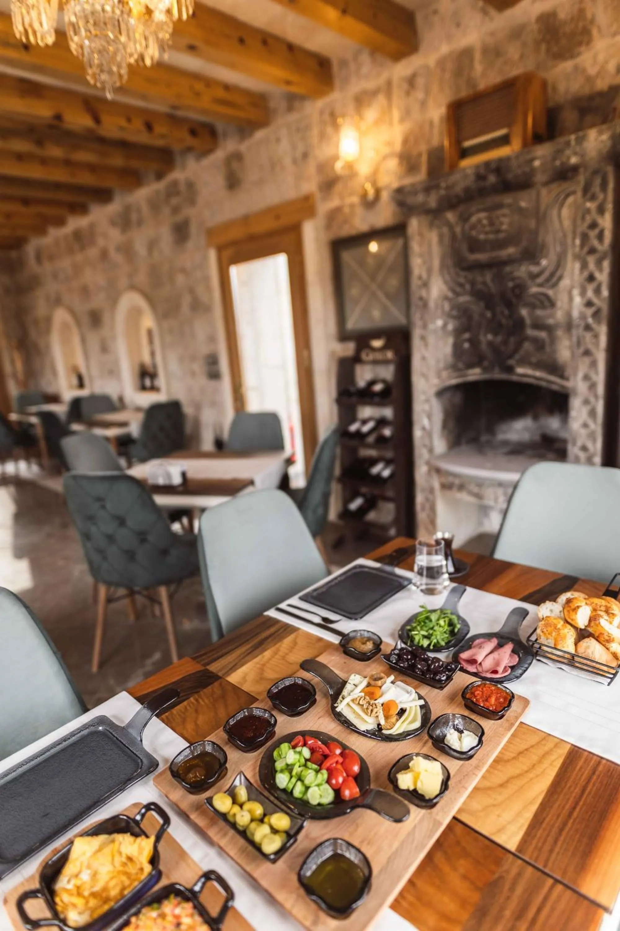 Breakfast in Solo Cave Suites