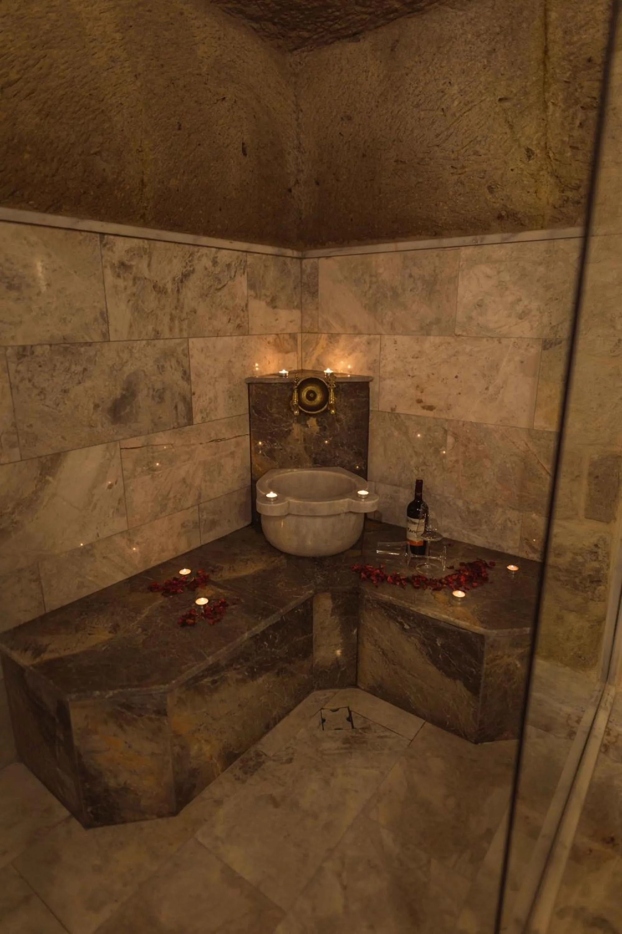 Bathroom in Solo Cave Suites