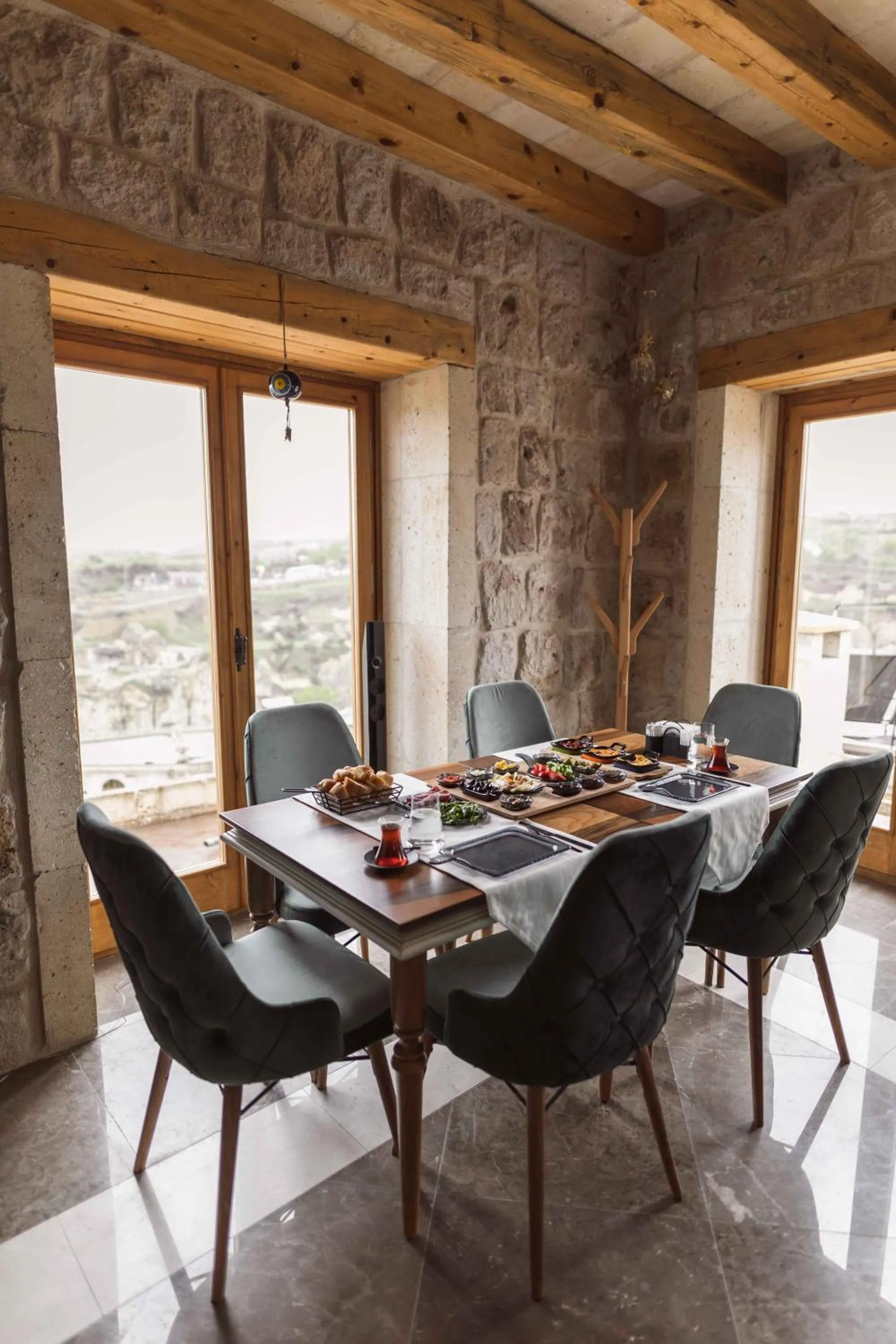 Breakfast in Solo Cave Suites