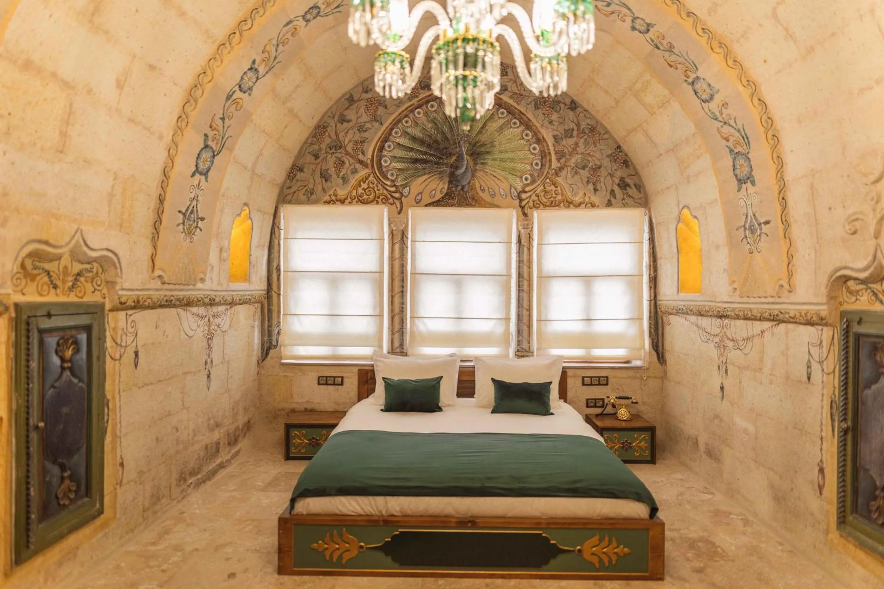 Bedroom, Bed in Solo Cave Suites