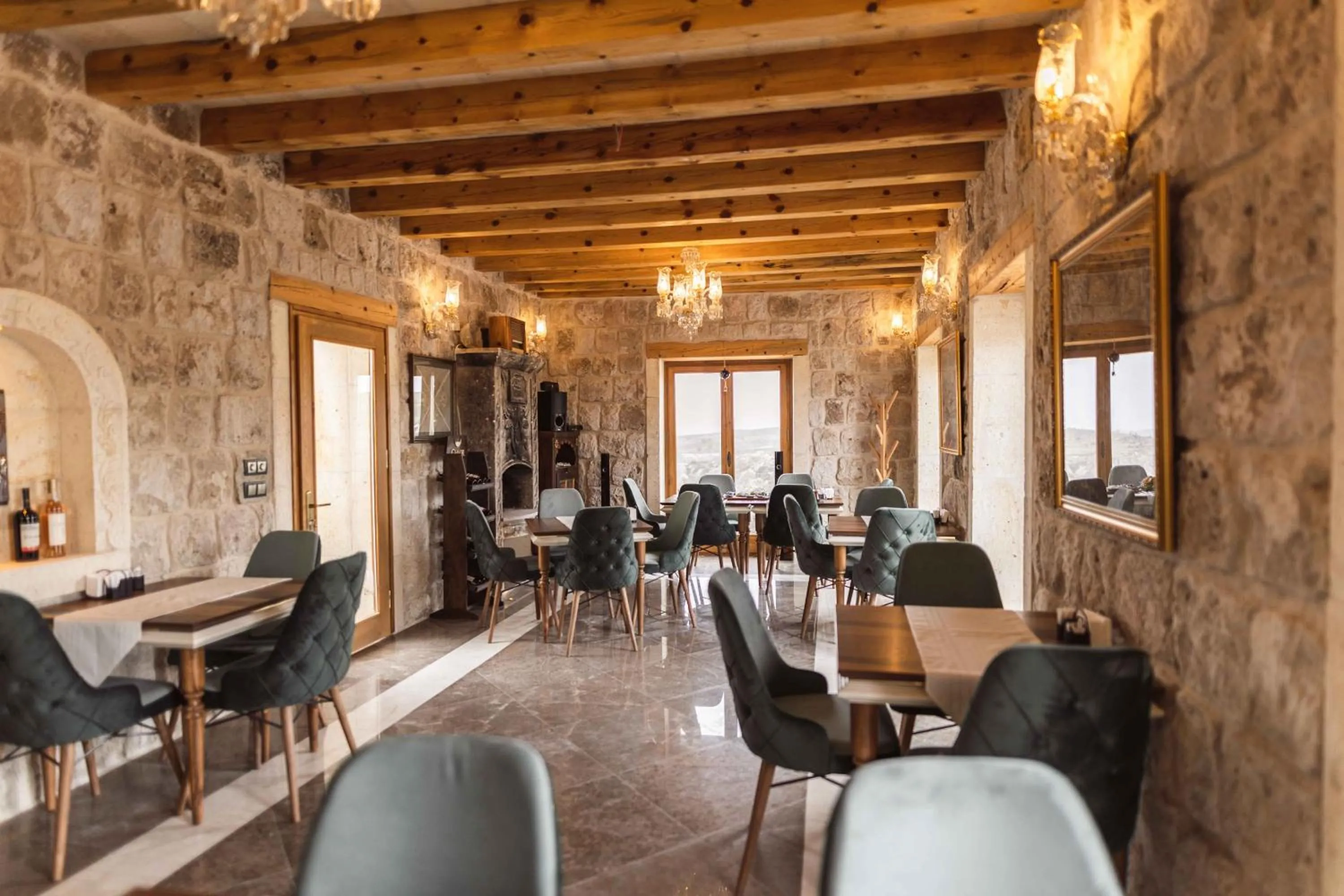 Breakfast in Solo Cave Suites