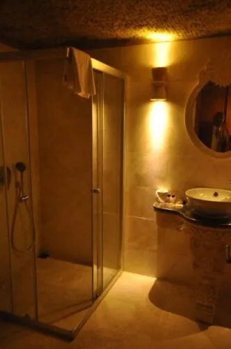 Shower in Solo Cave Suites