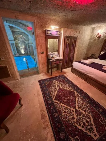 Bed in Solo Cave Suites