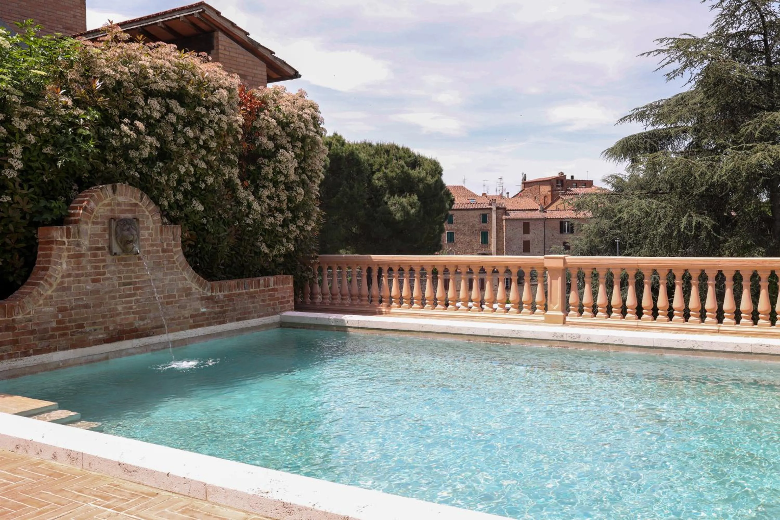 Swimming pool in Hotel Vannucci
