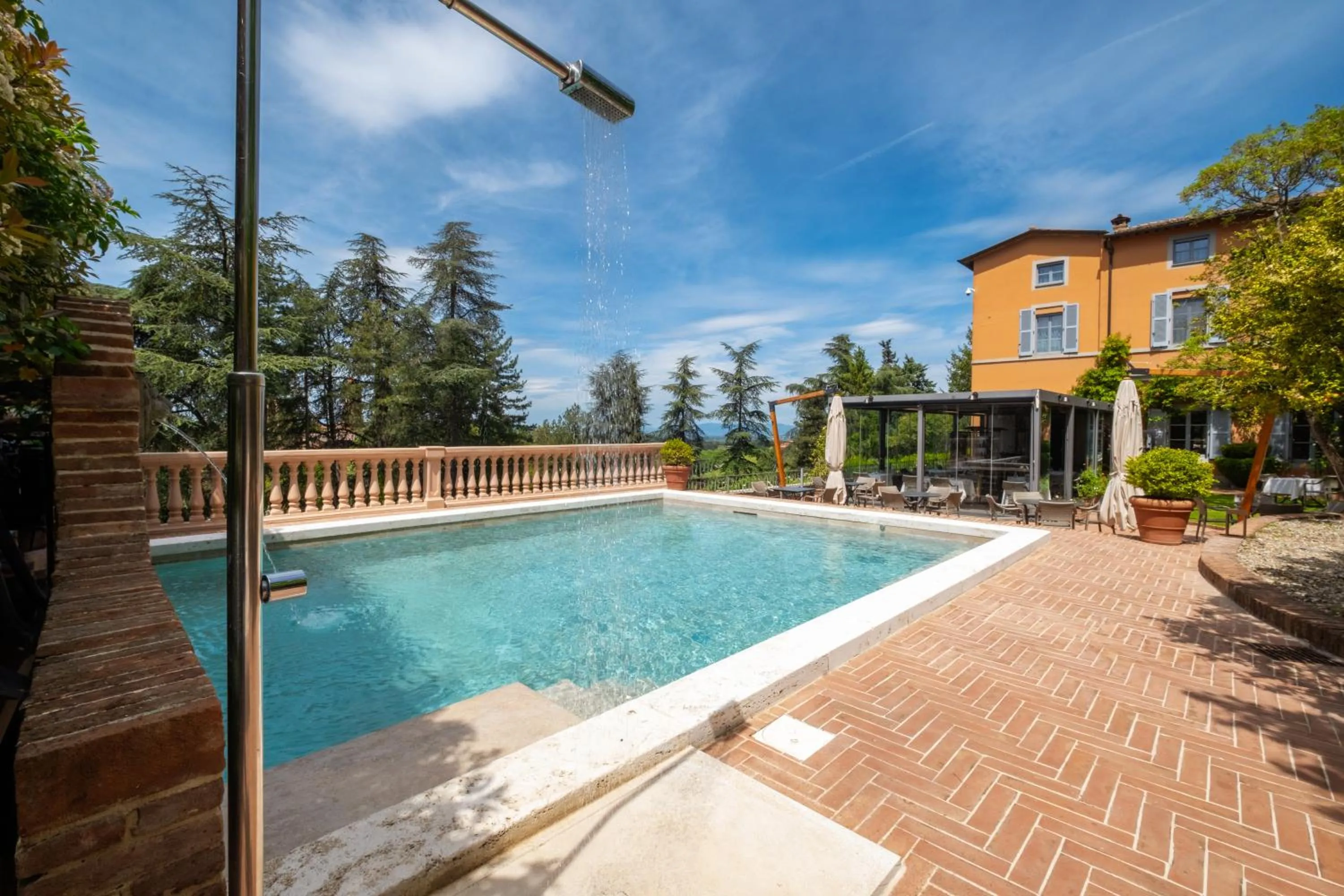Swimming pool in Hotel Vannucci
