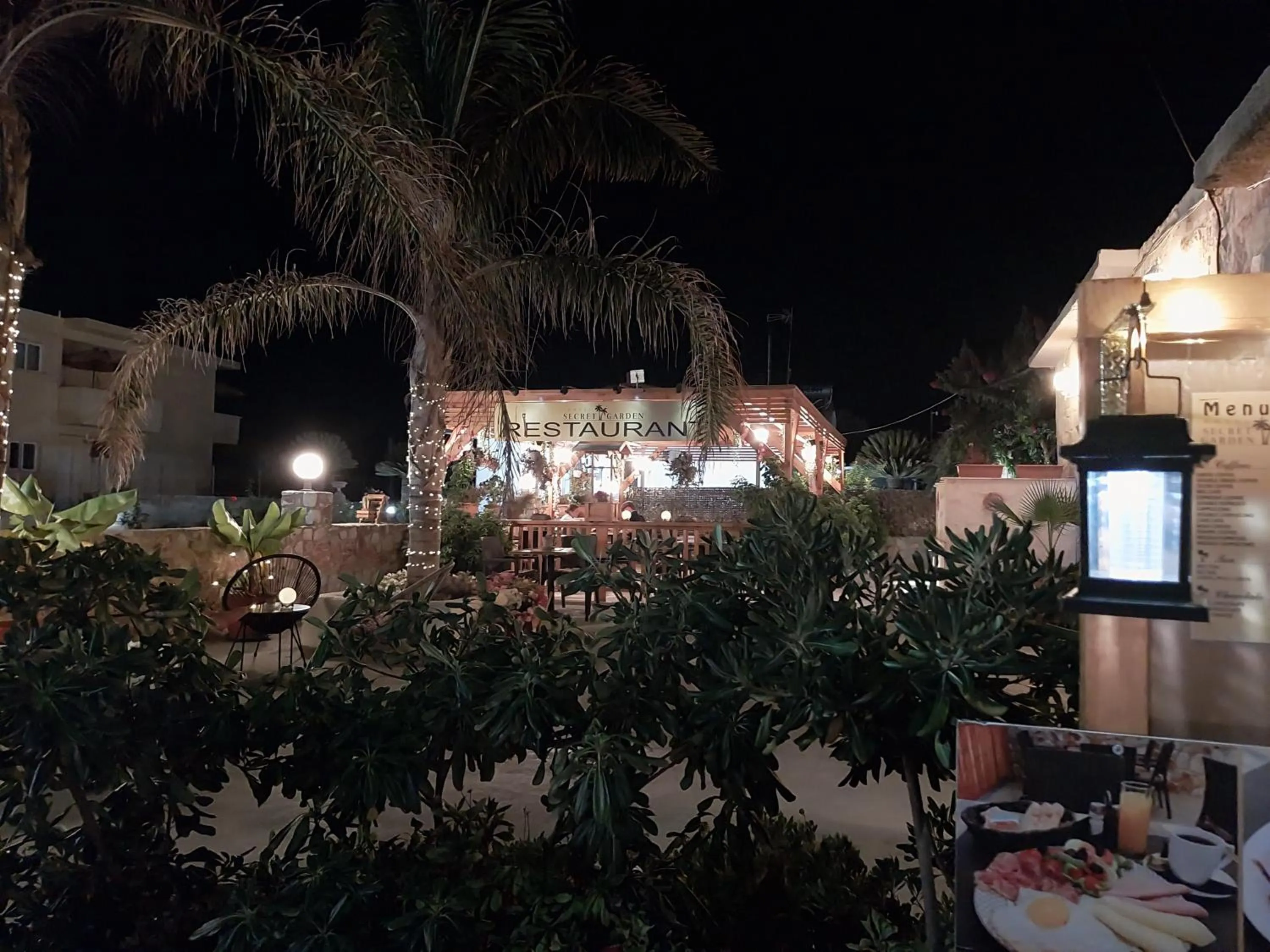 Restaurant/places to eat in Secret Garden Hotel