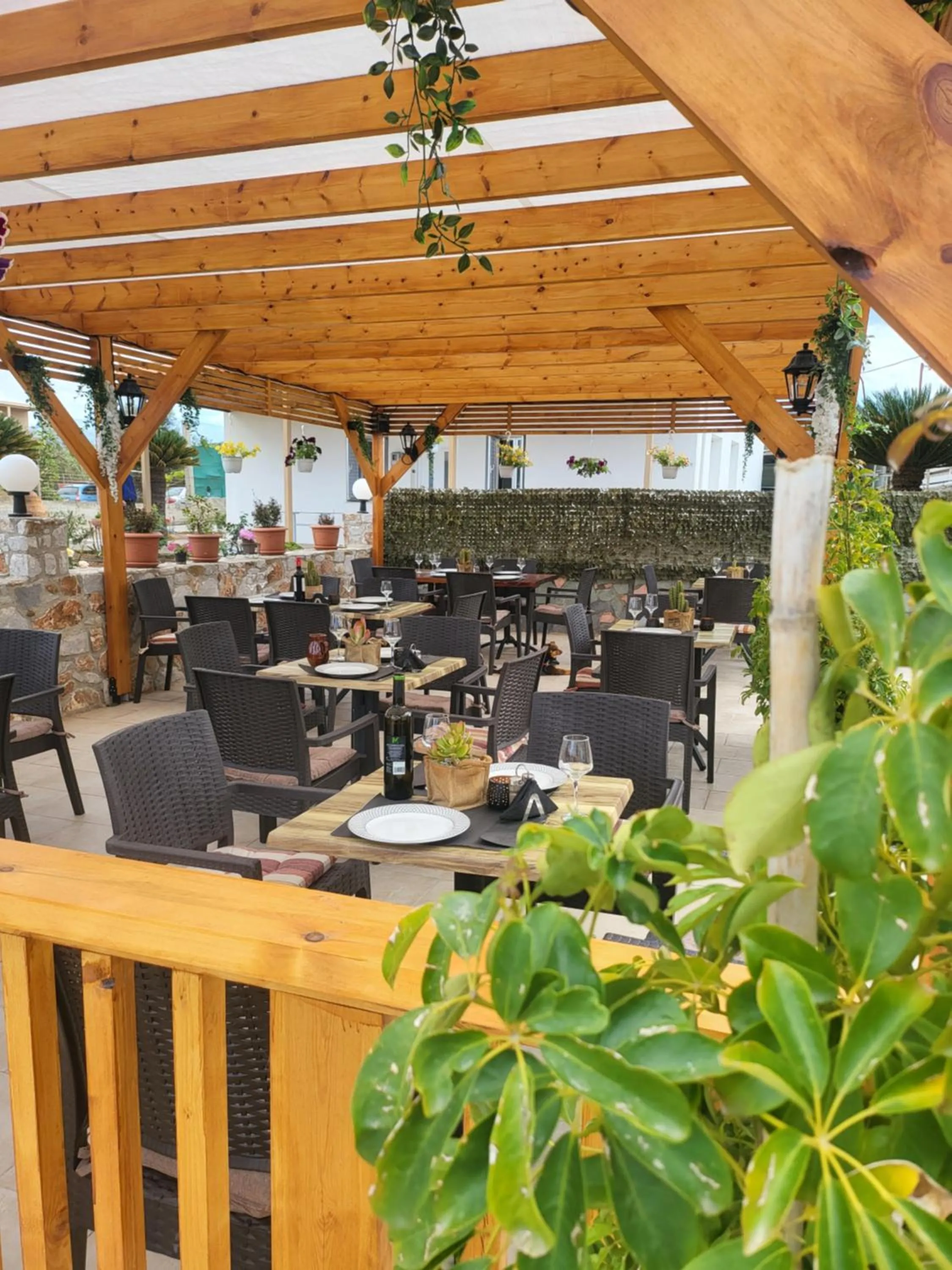 Restaurant/places to eat in Secret Garden Hotel