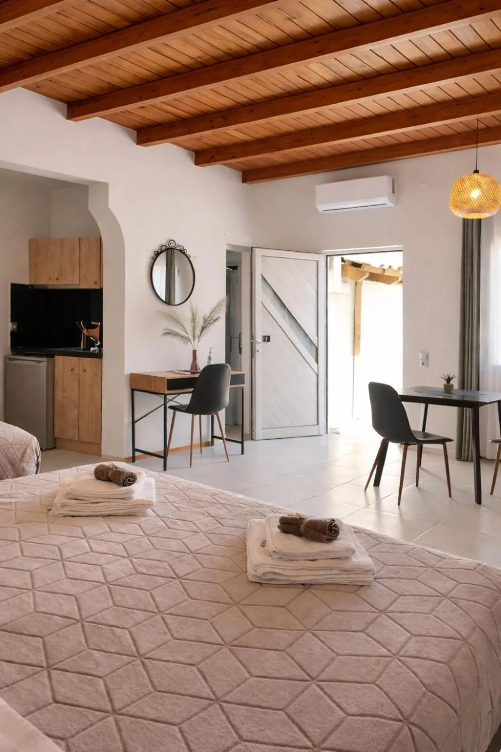 Photo of the whole room, Bed in Secret Garden Hotel