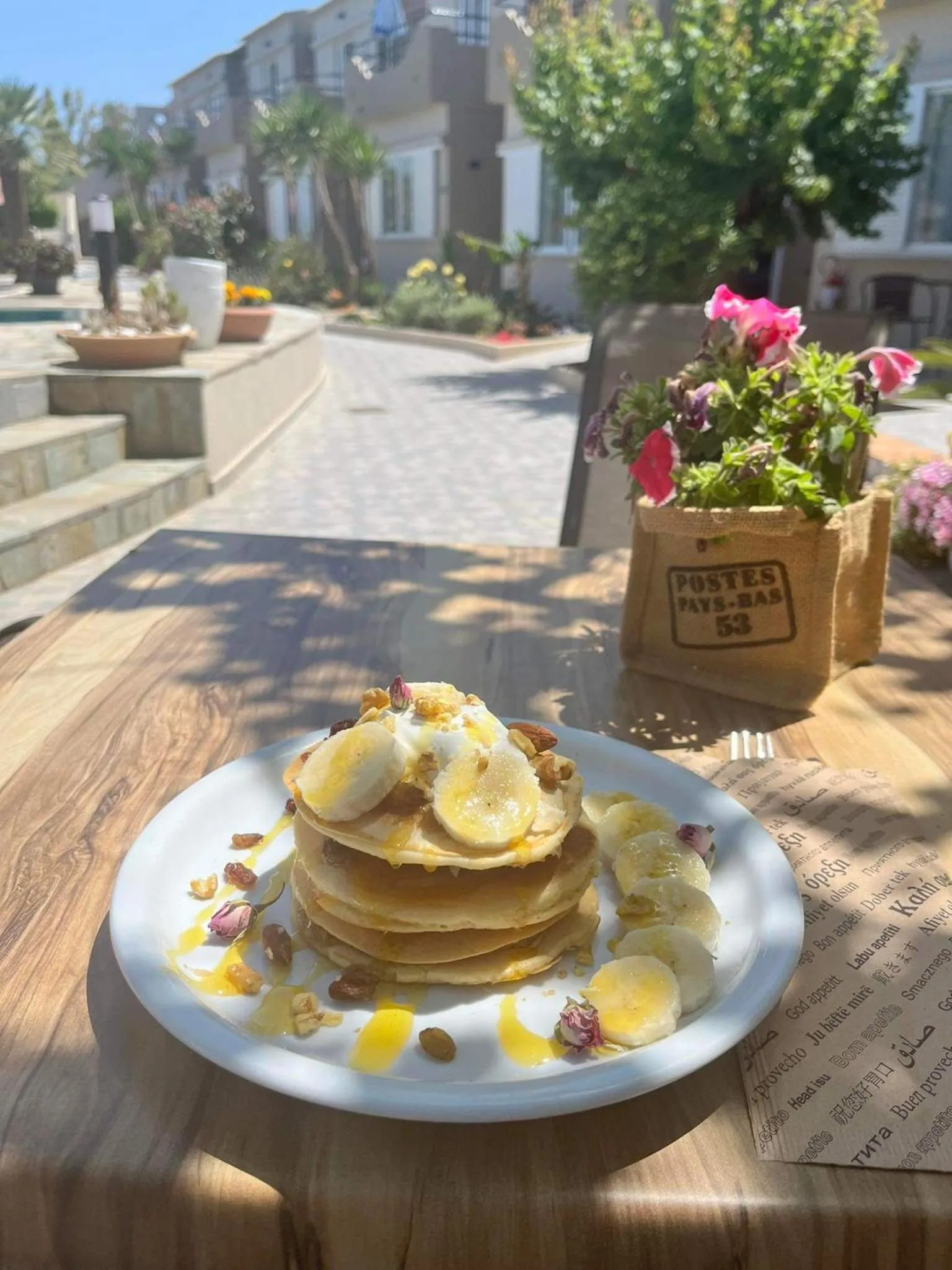 Restaurant/places to eat in Secret Garden Hotel