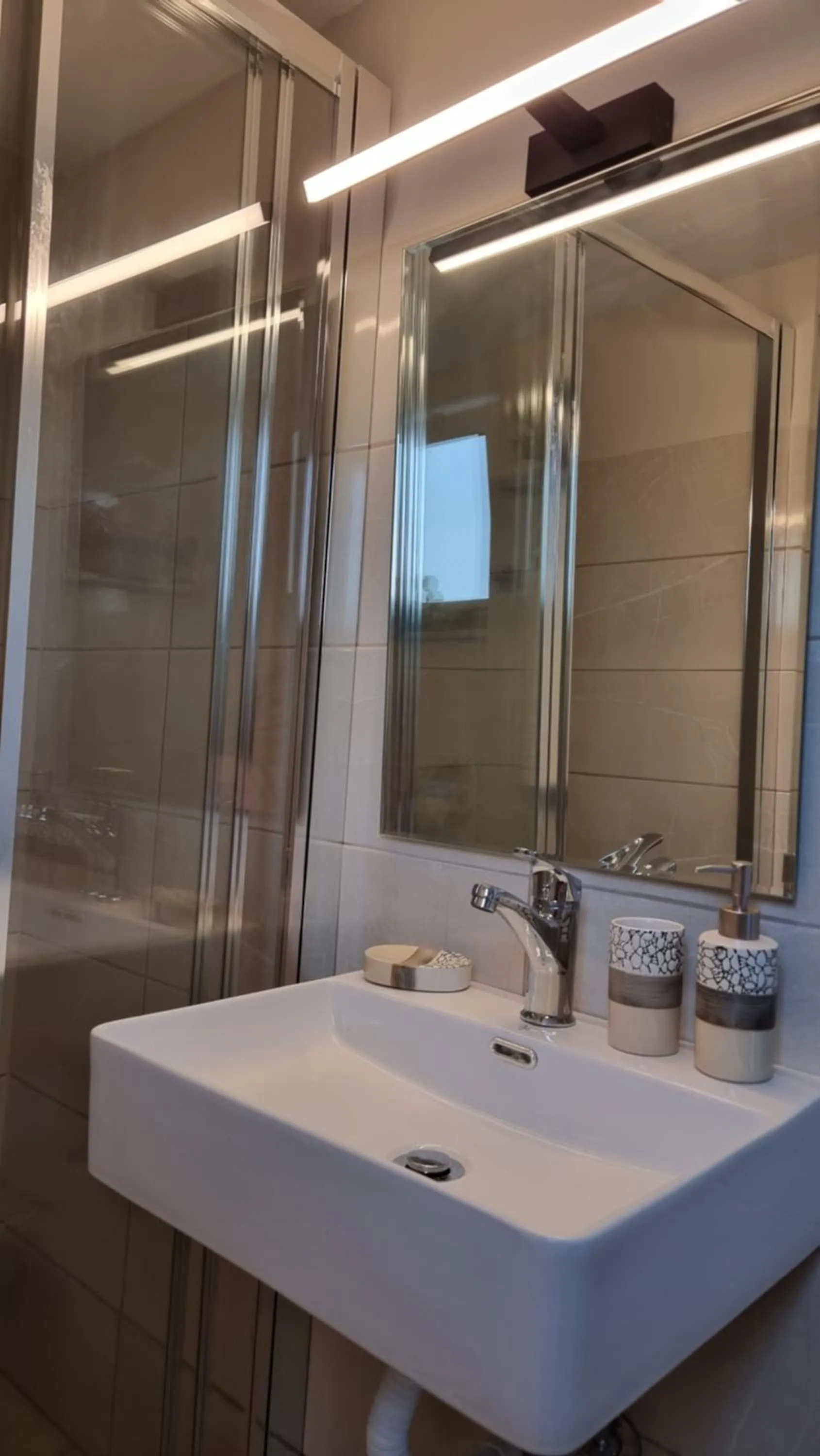 Shower in Secret Garden Hotel