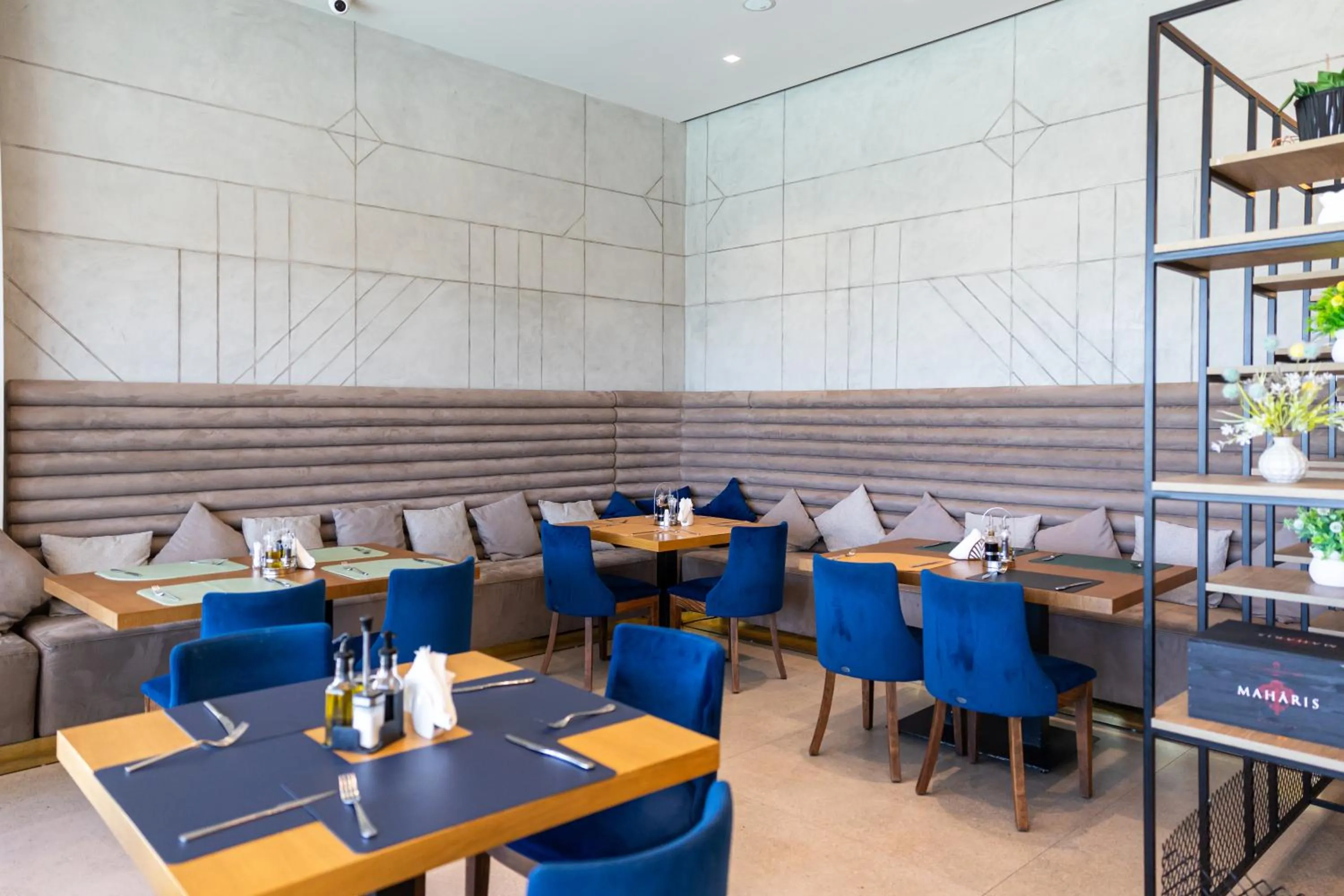 Restaurant/places to eat in AMR Hotel - Durres