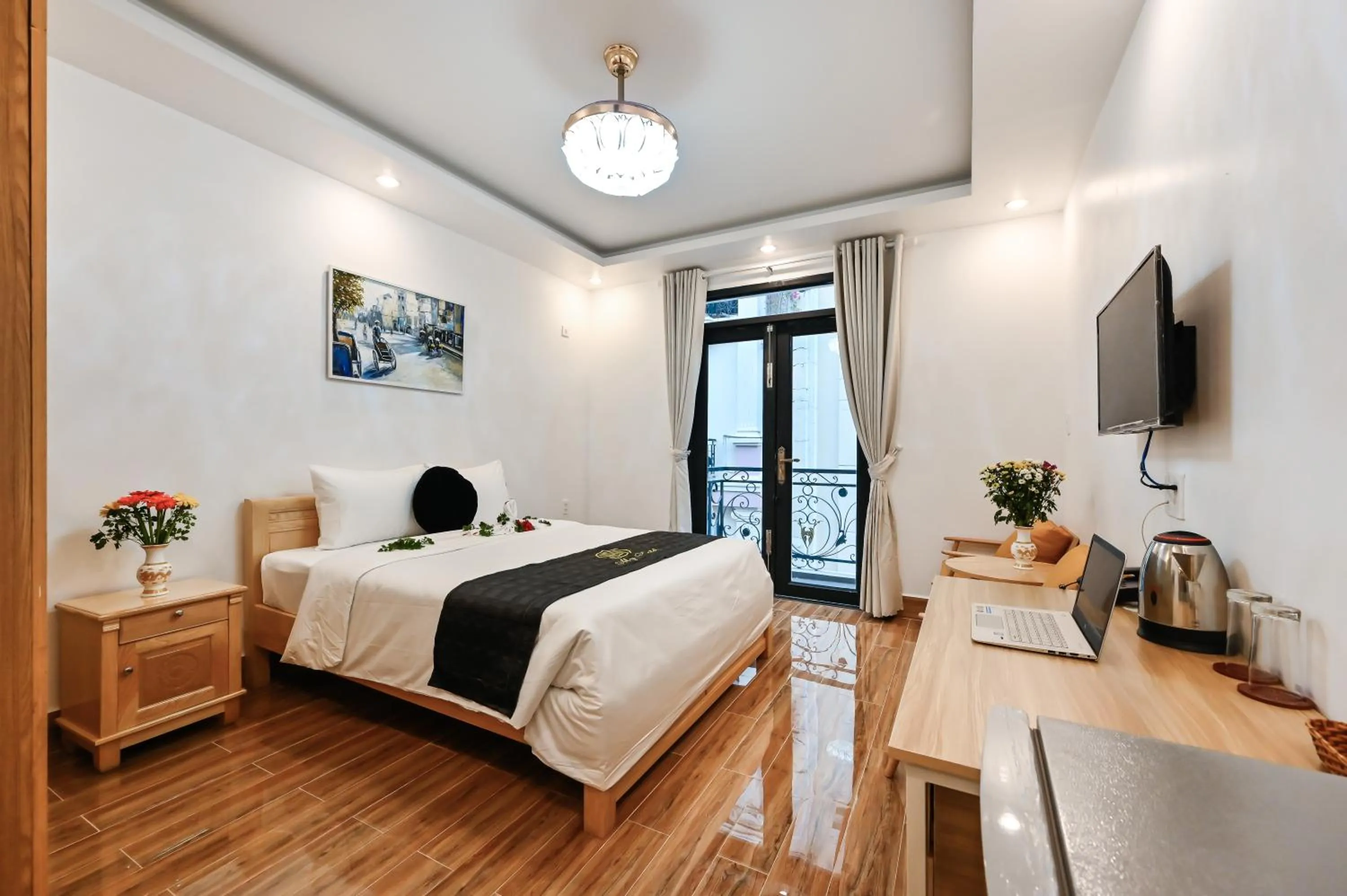 Photo of the whole room, Bed in My Hotel