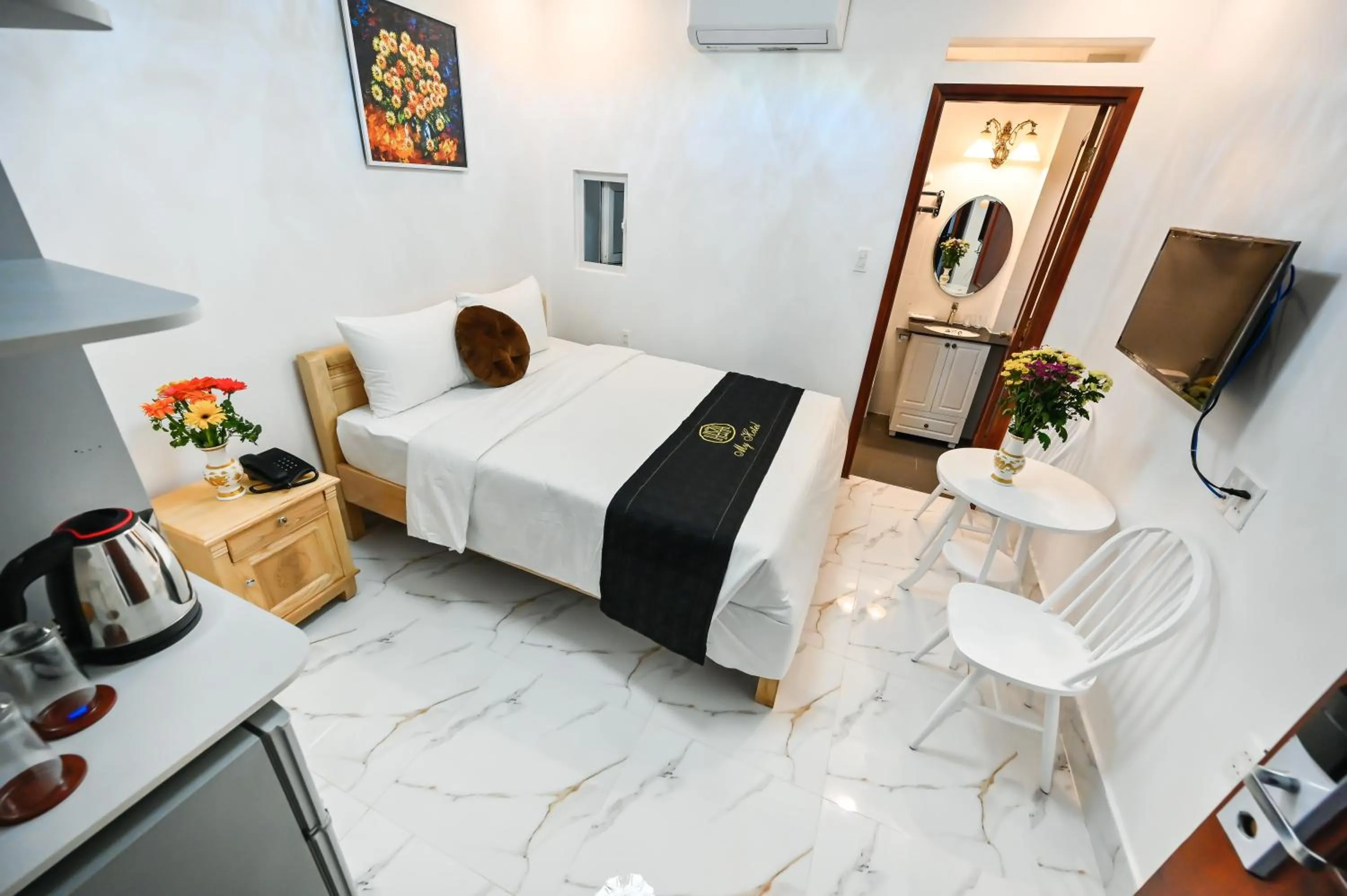 Photo of the whole room, Bed in My Hotel