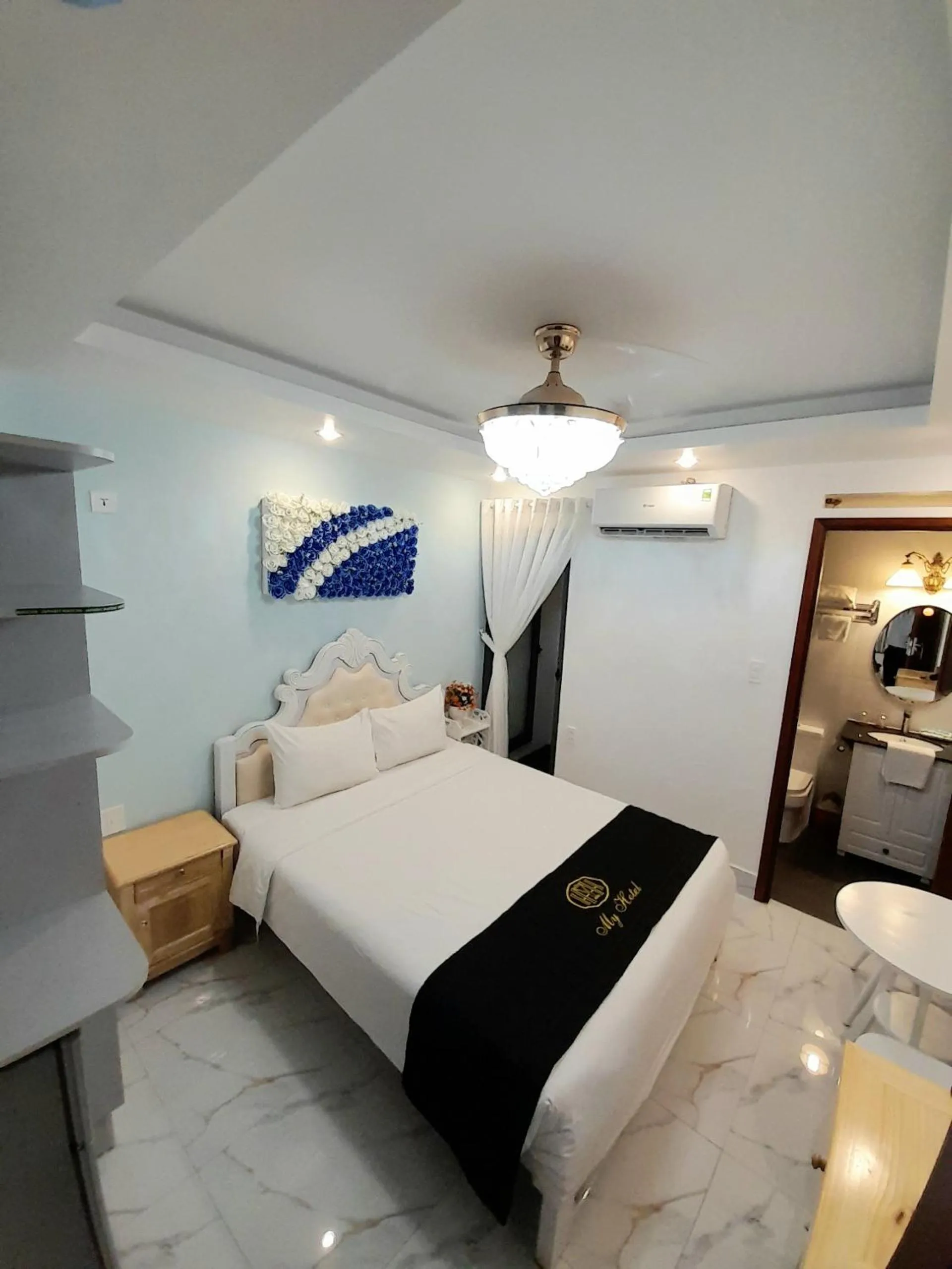 Bedroom, Bed in My Hotel