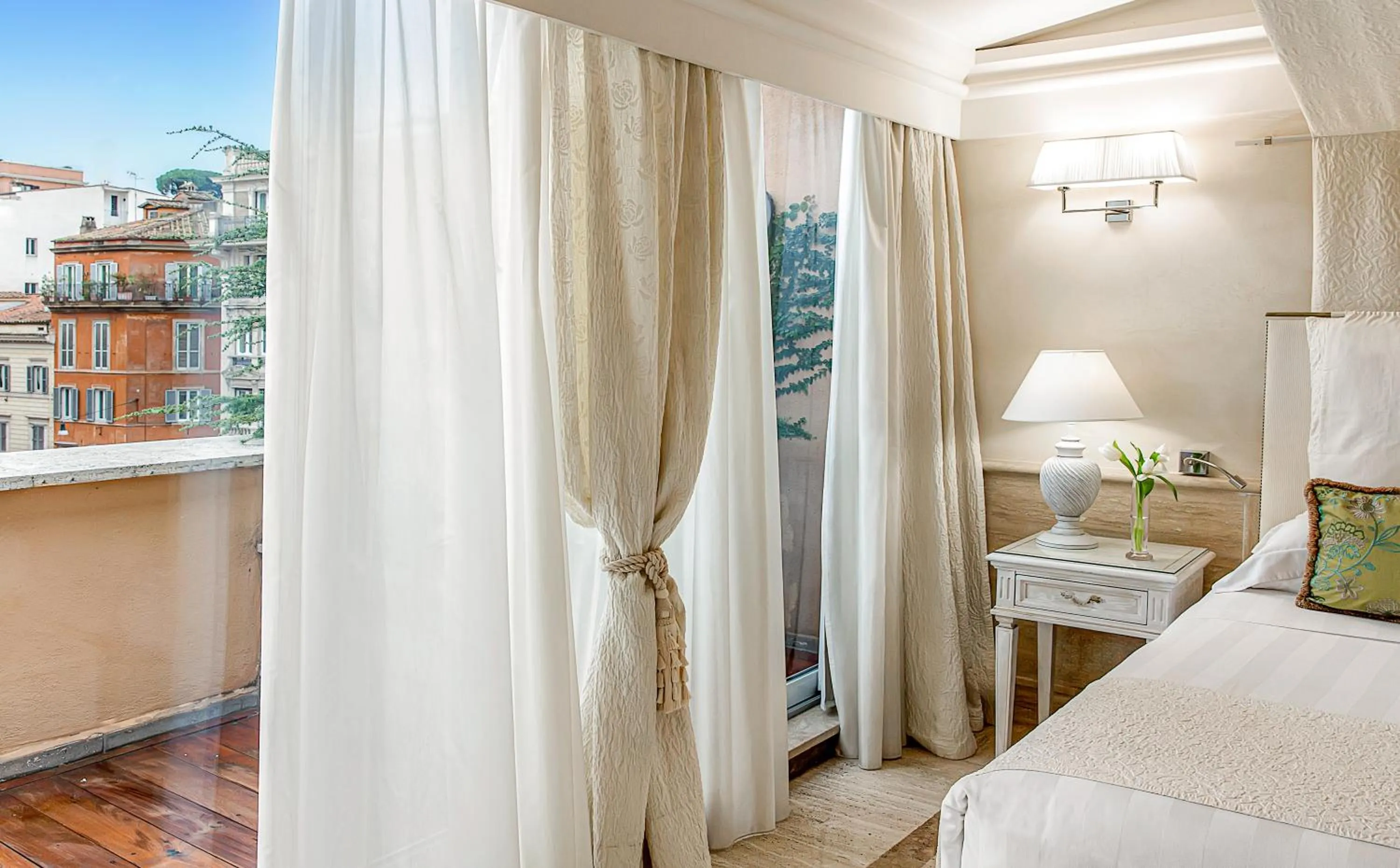 View (from property/room), Bed in Hotel Barocco