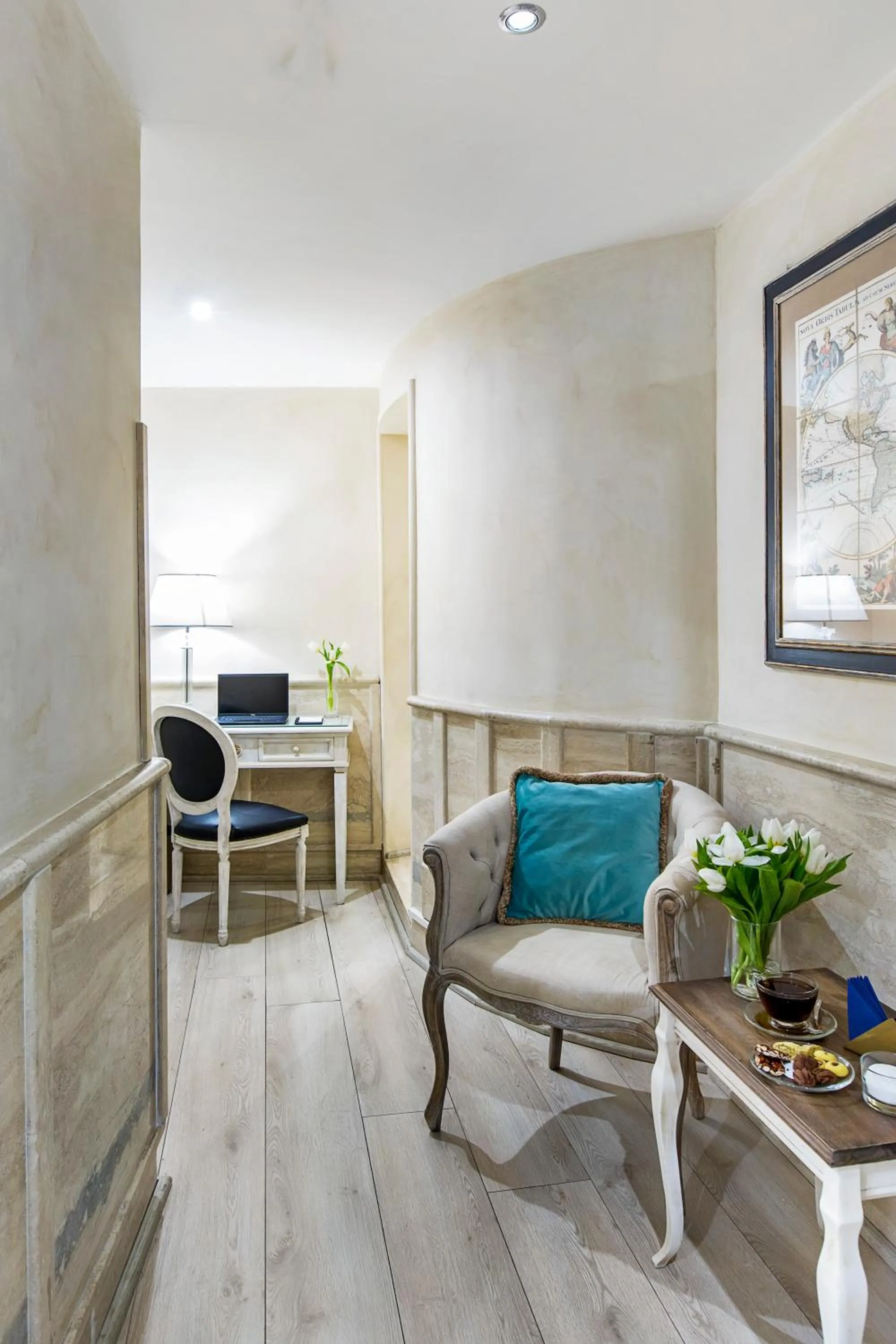 Photo of the whole room in Hotel Barocco