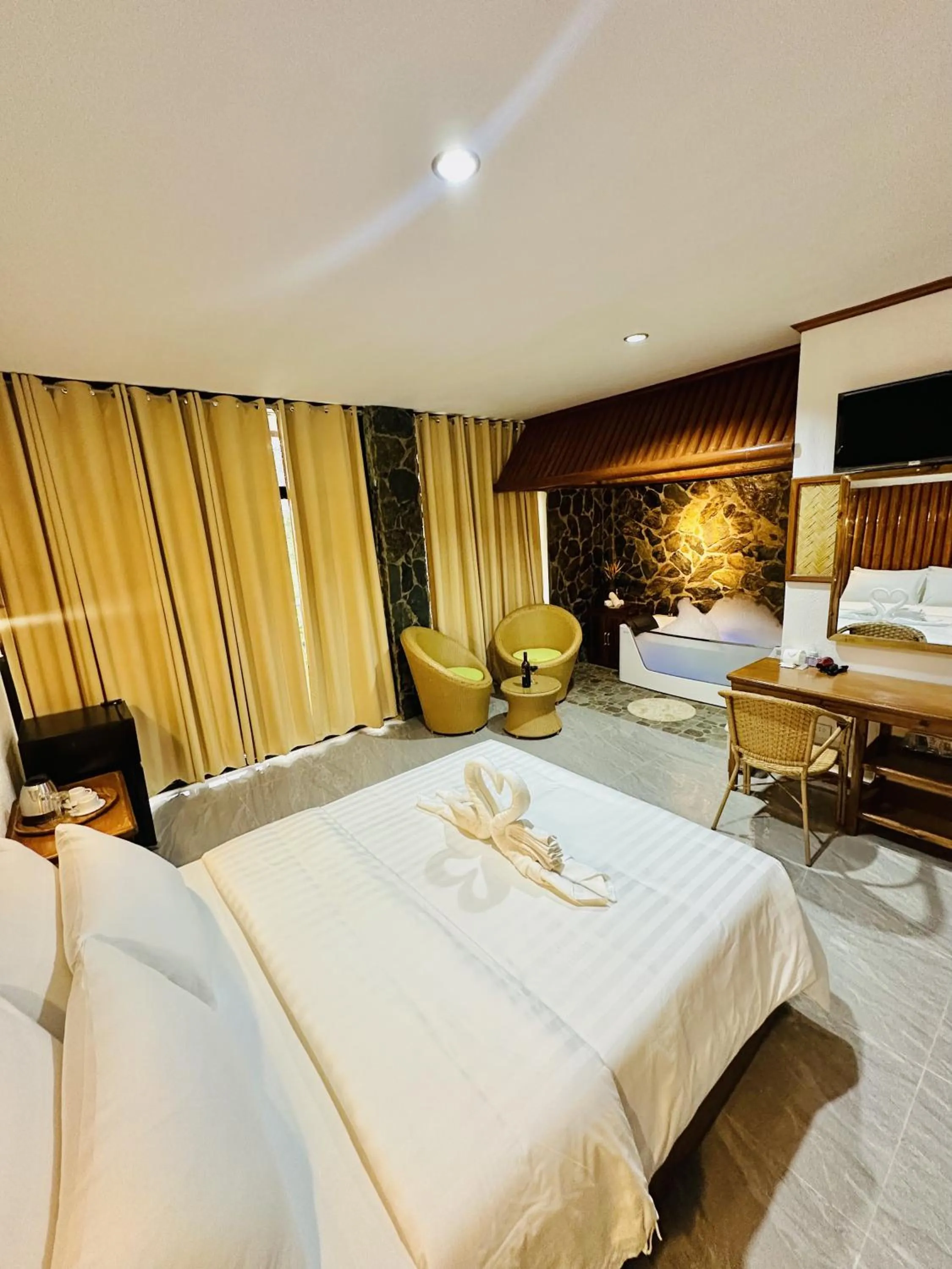 Photo of the whole room, Bed in El Nido Viewdeck Cottages