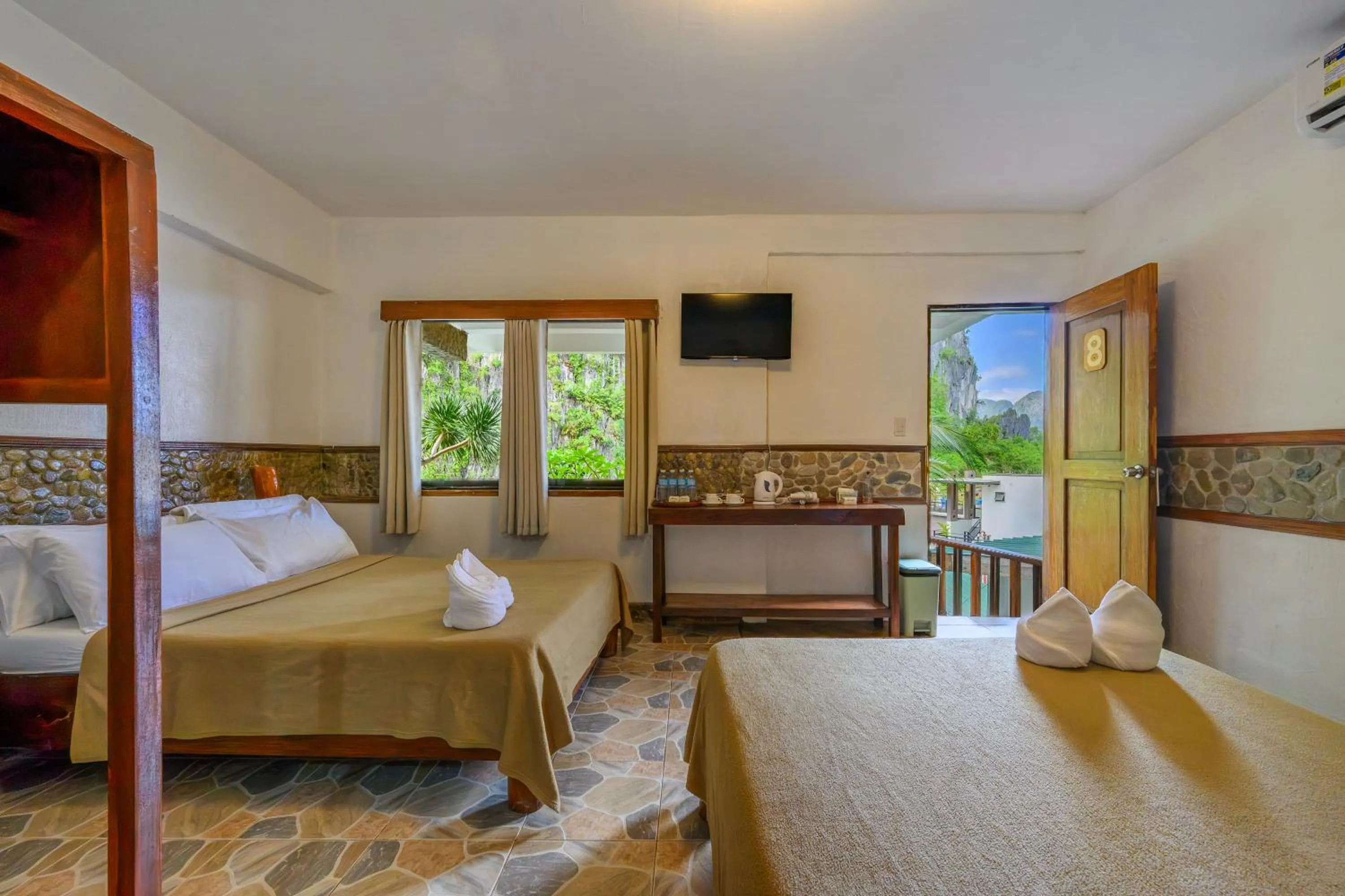 TV and multimedia, Bed in El Nido Viewdeck Cottages