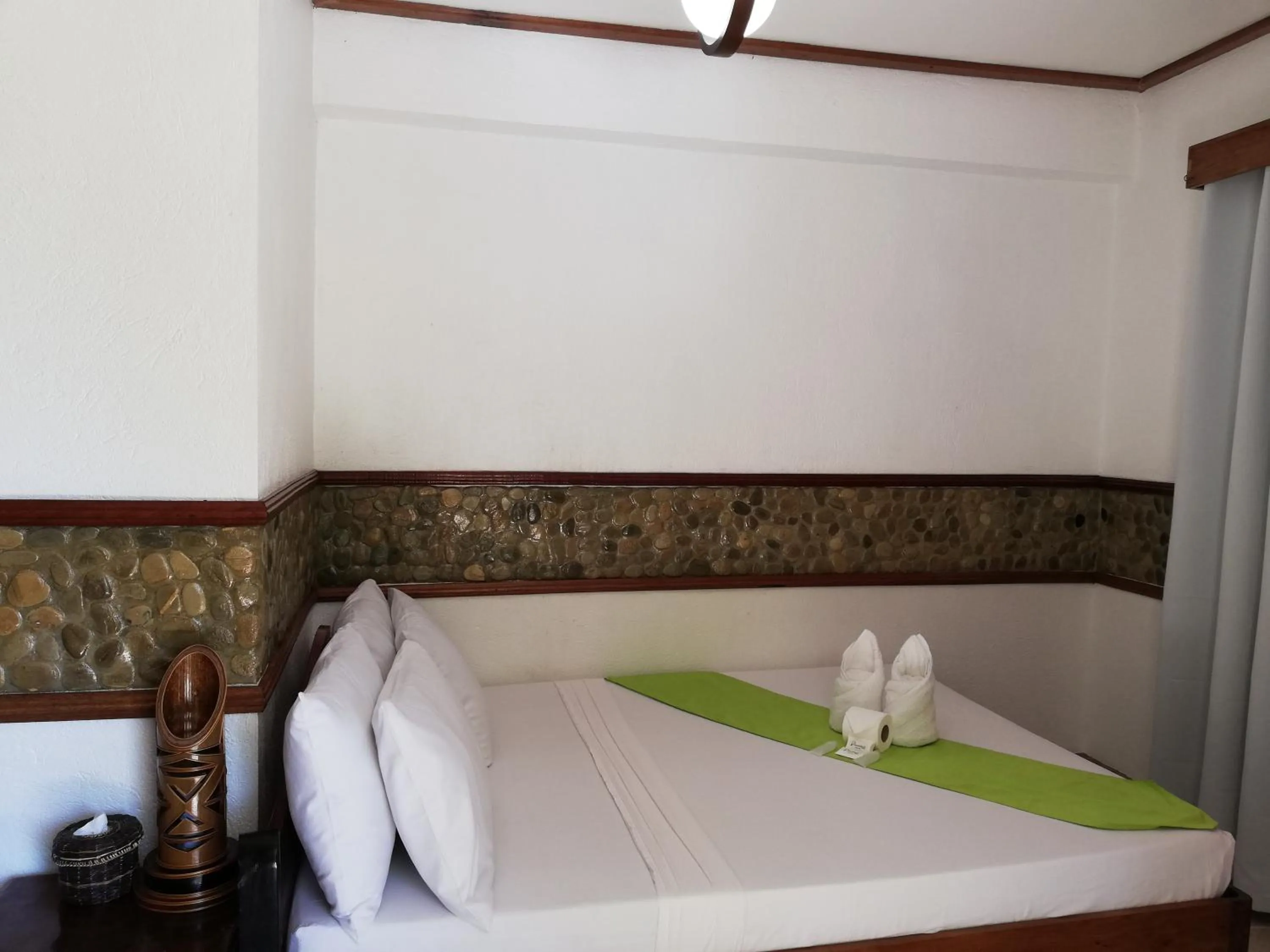 Bed in El Nido Viewdeck Cottages