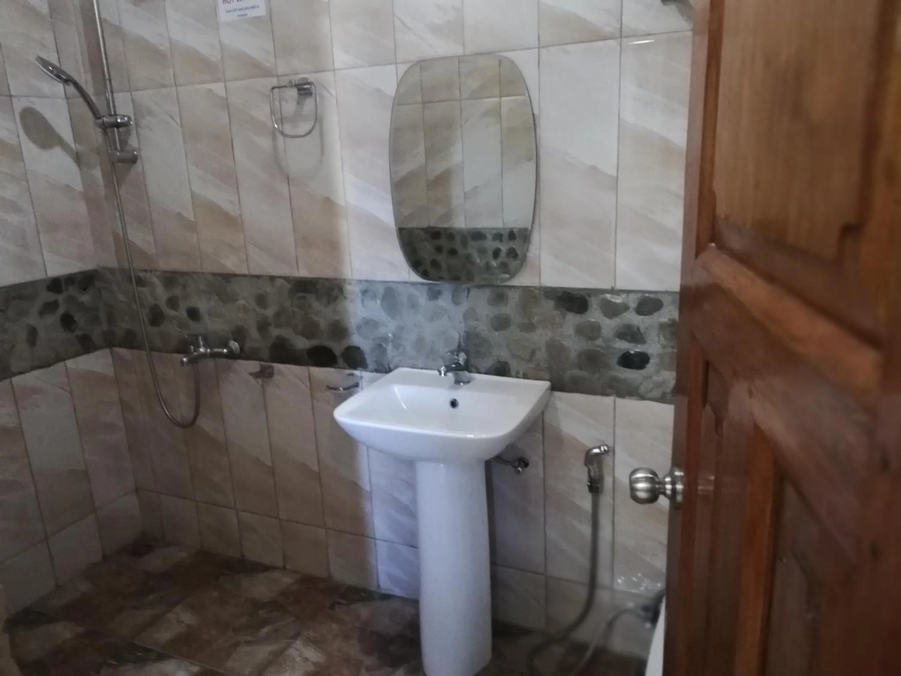 Shower in El Nido Viewdeck Cottages