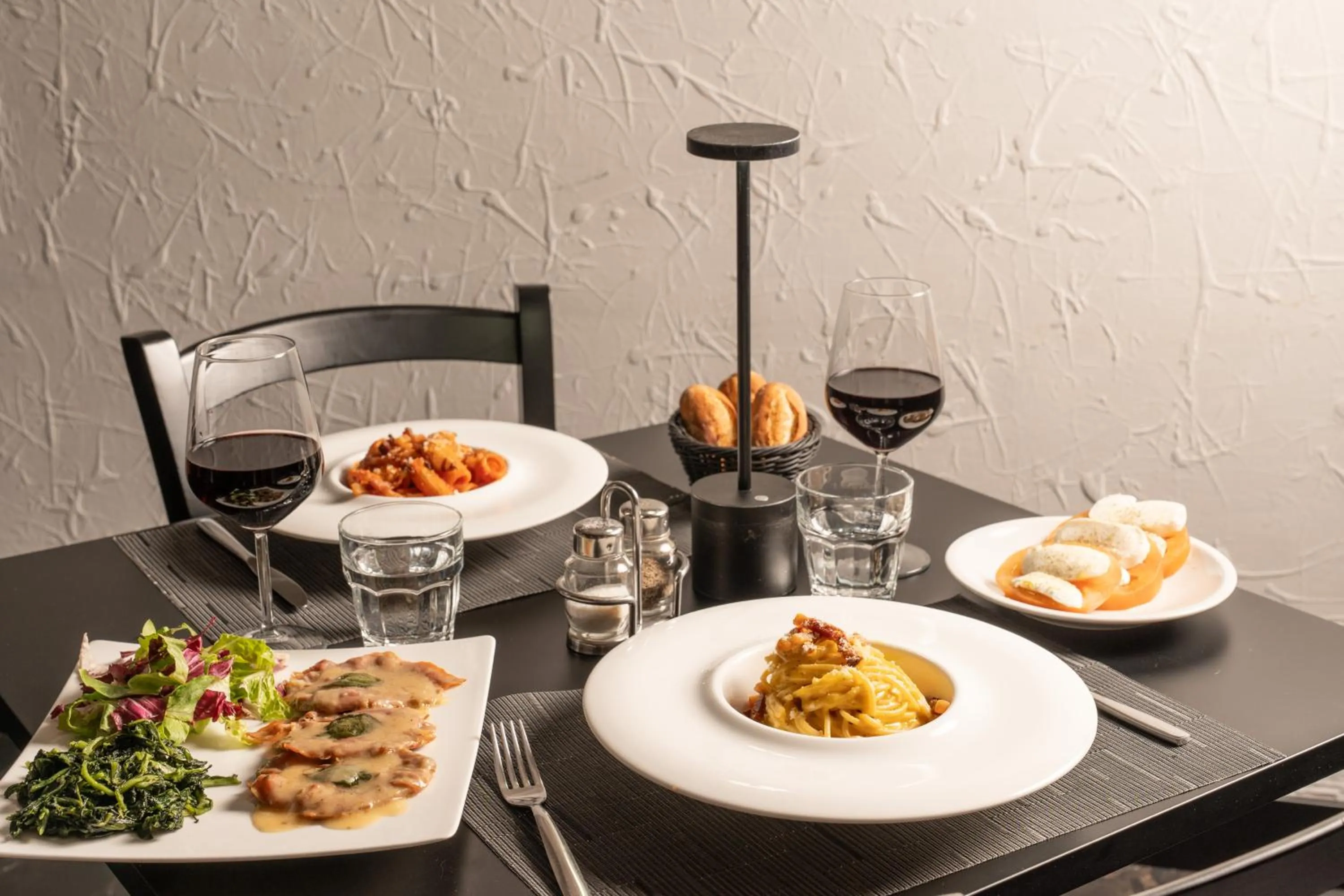 Restaurant/places to eat in Garner Hotel Rome Aurelia by IHG