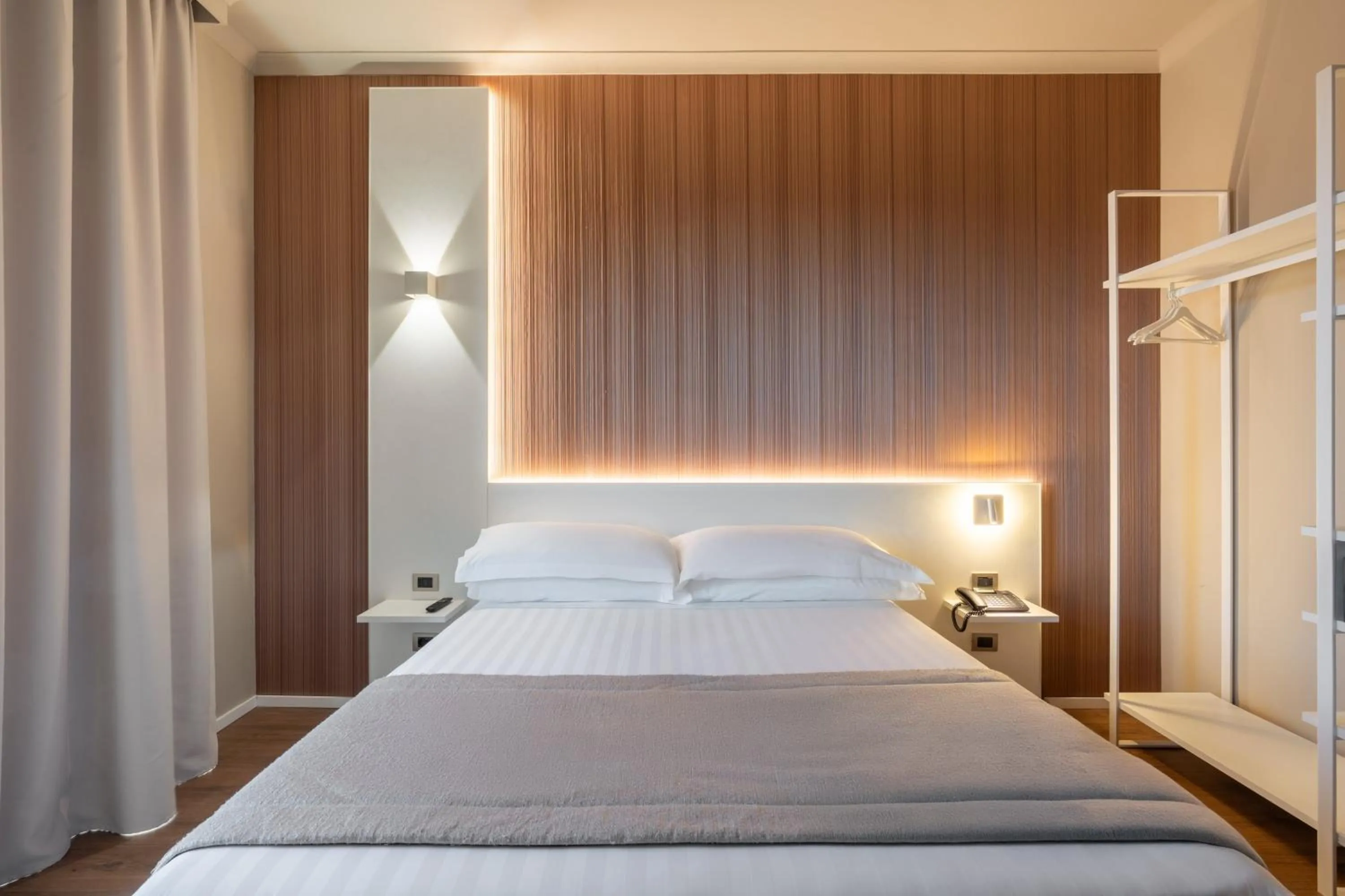 Photo of the whole room, Bed in Garner Hotel Rome Aurelia by IHG