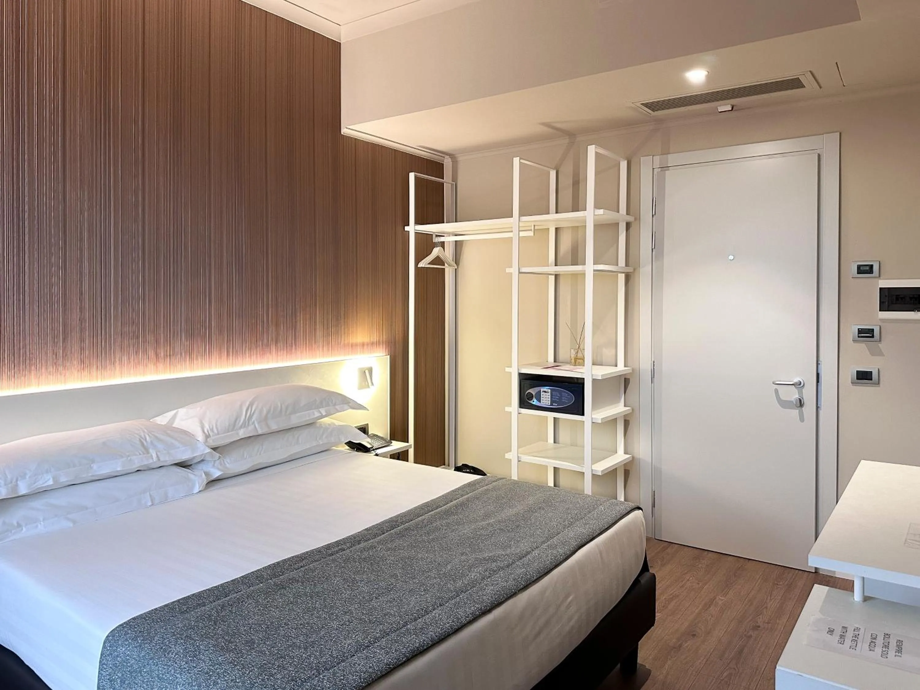 Bedroom, Bed in Garner Hotel Rome Aurelia by IHG