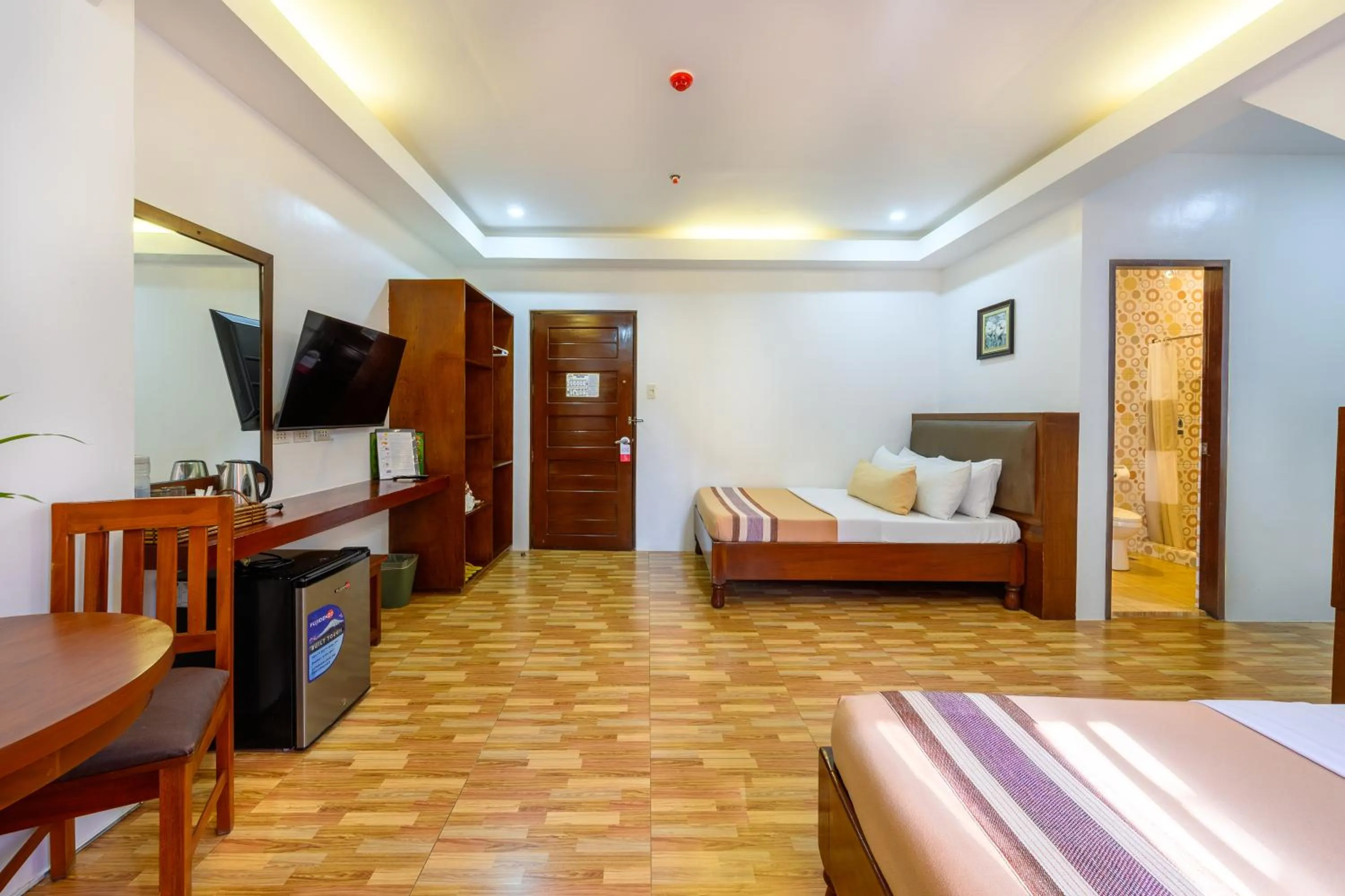 Bedroom, Bed in Jurias Garden Hotel