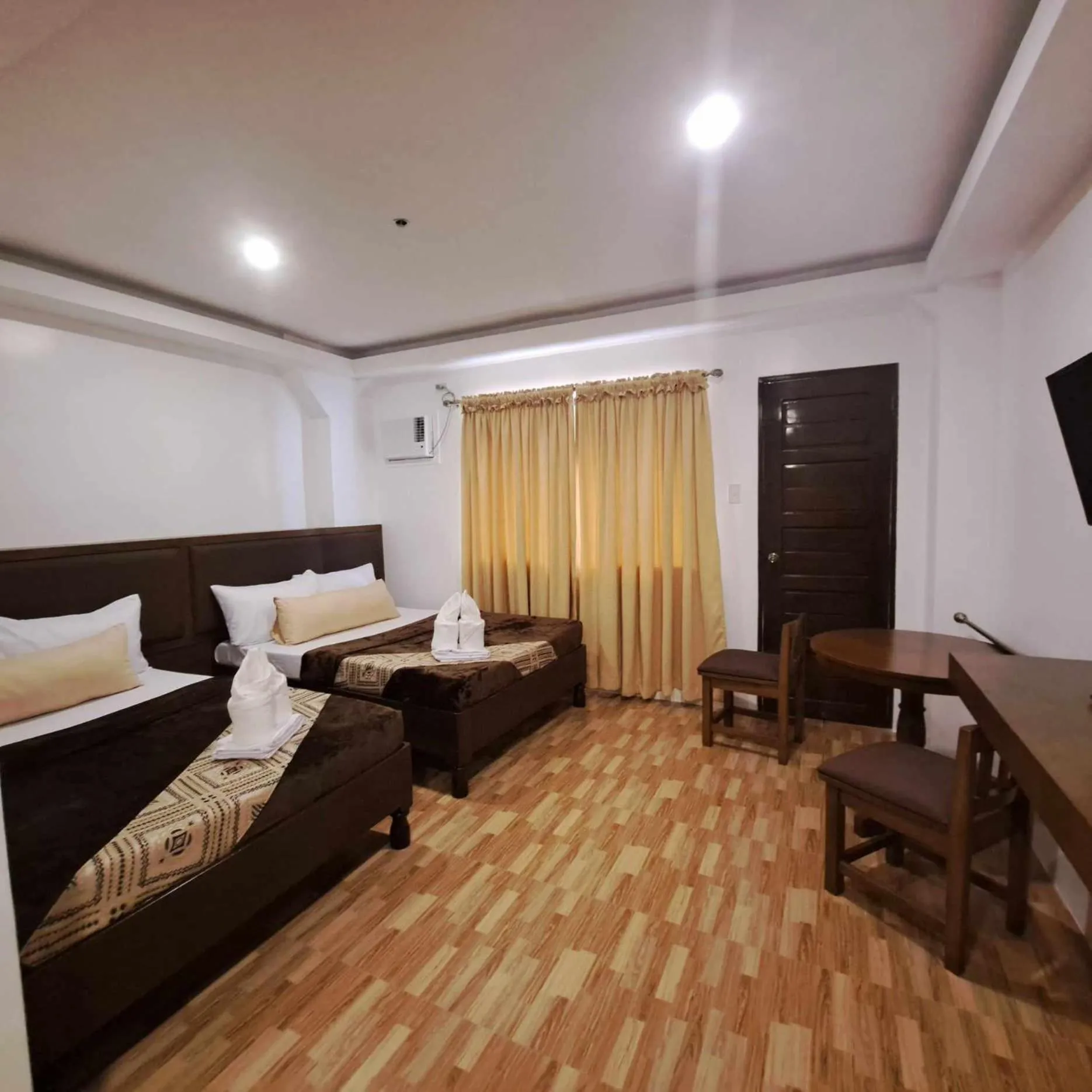 Bed in Jurias Garden Hotel