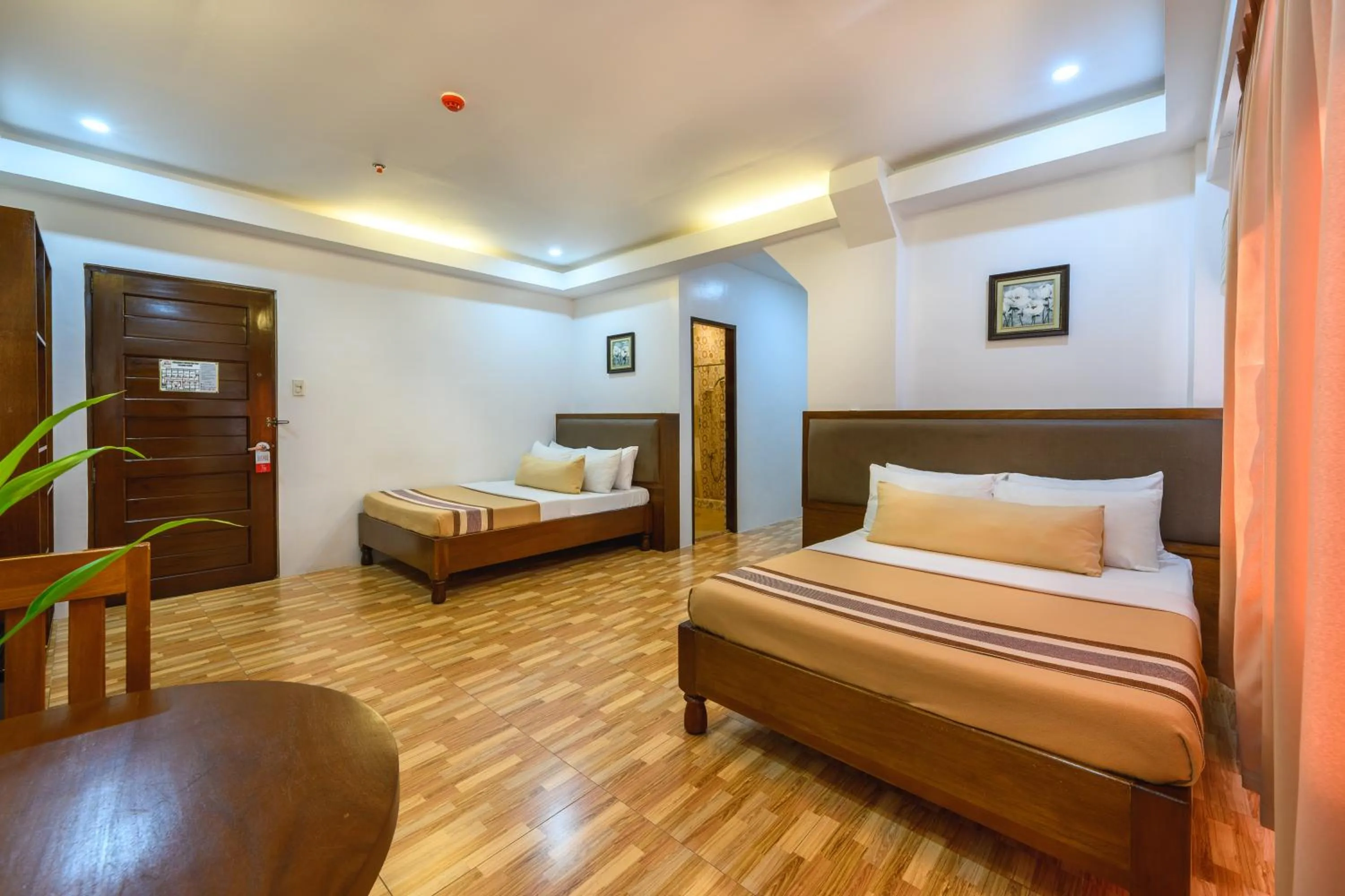 Photo of the whole room, Bed in Jurias Garden Hotel