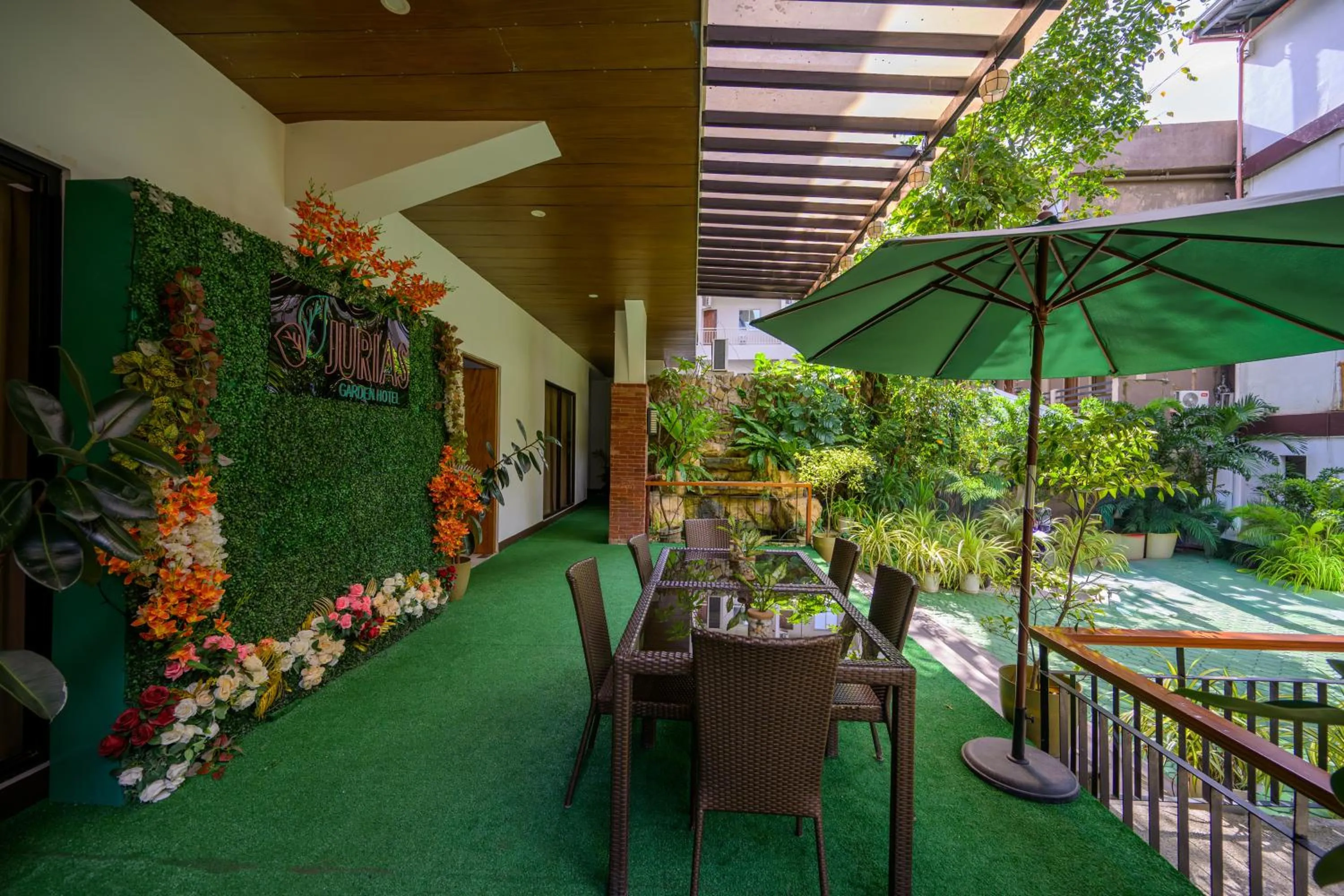 Patio in Jurias Garden Hotel