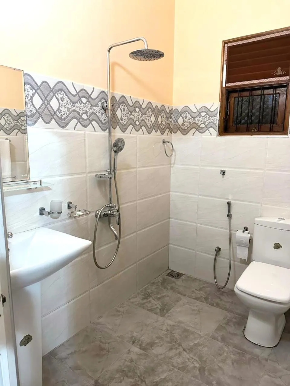 Bathroom in Lahiru Airport Villa