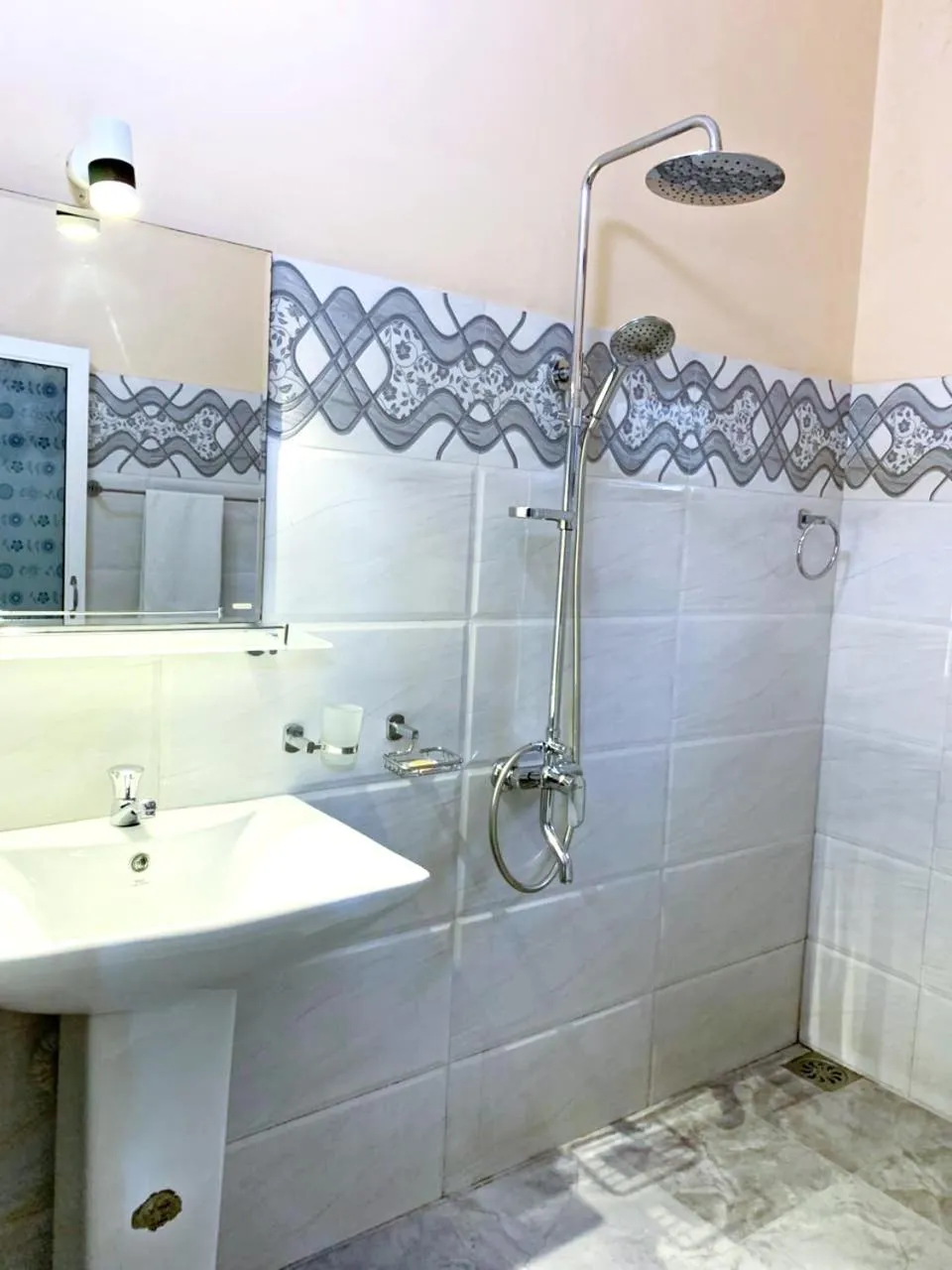 Bathroom in Lahiru Airport Villa