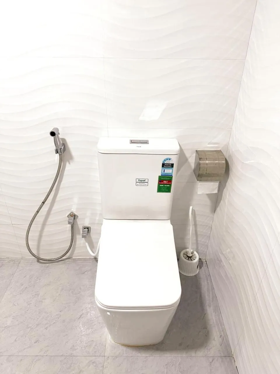 Toilet in Lahiru Airport Villa