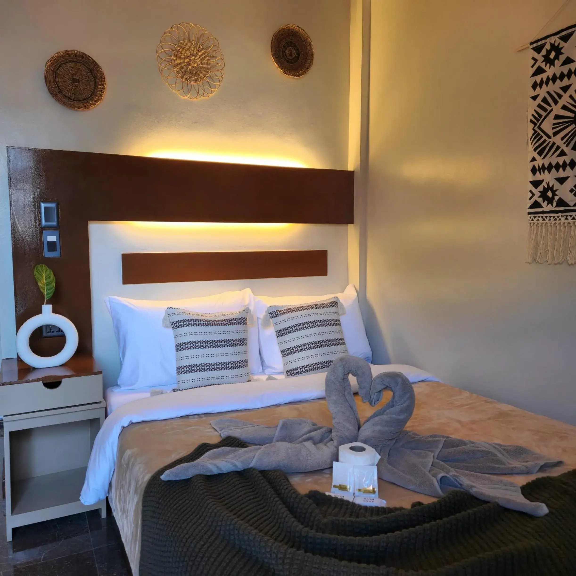 Standard Double Room with Balcony in Inngo Tourist Inn Standard Double Room with Balcony in Inngo Tourist Inn