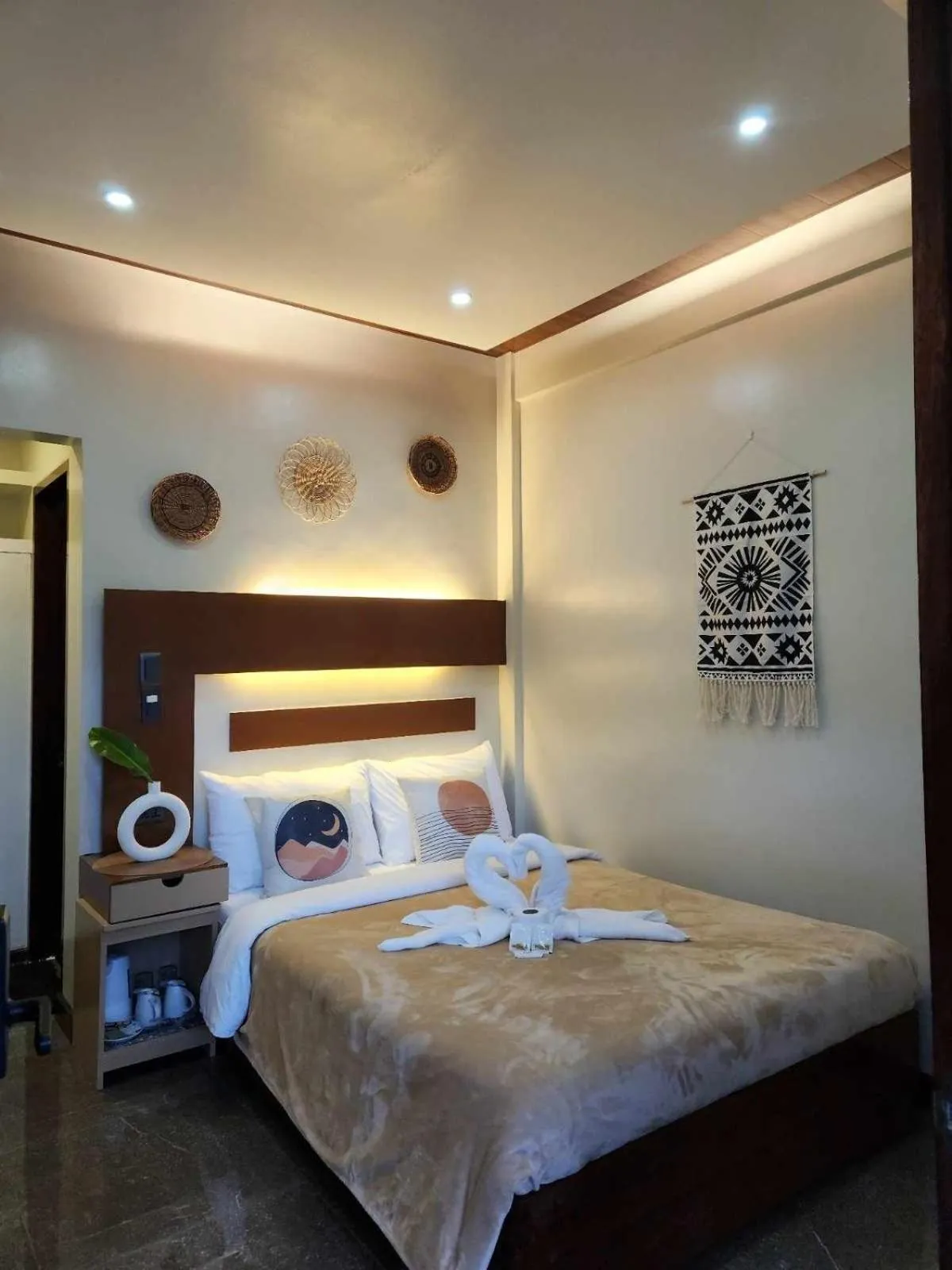 Bed in Inngo Tourist Inn