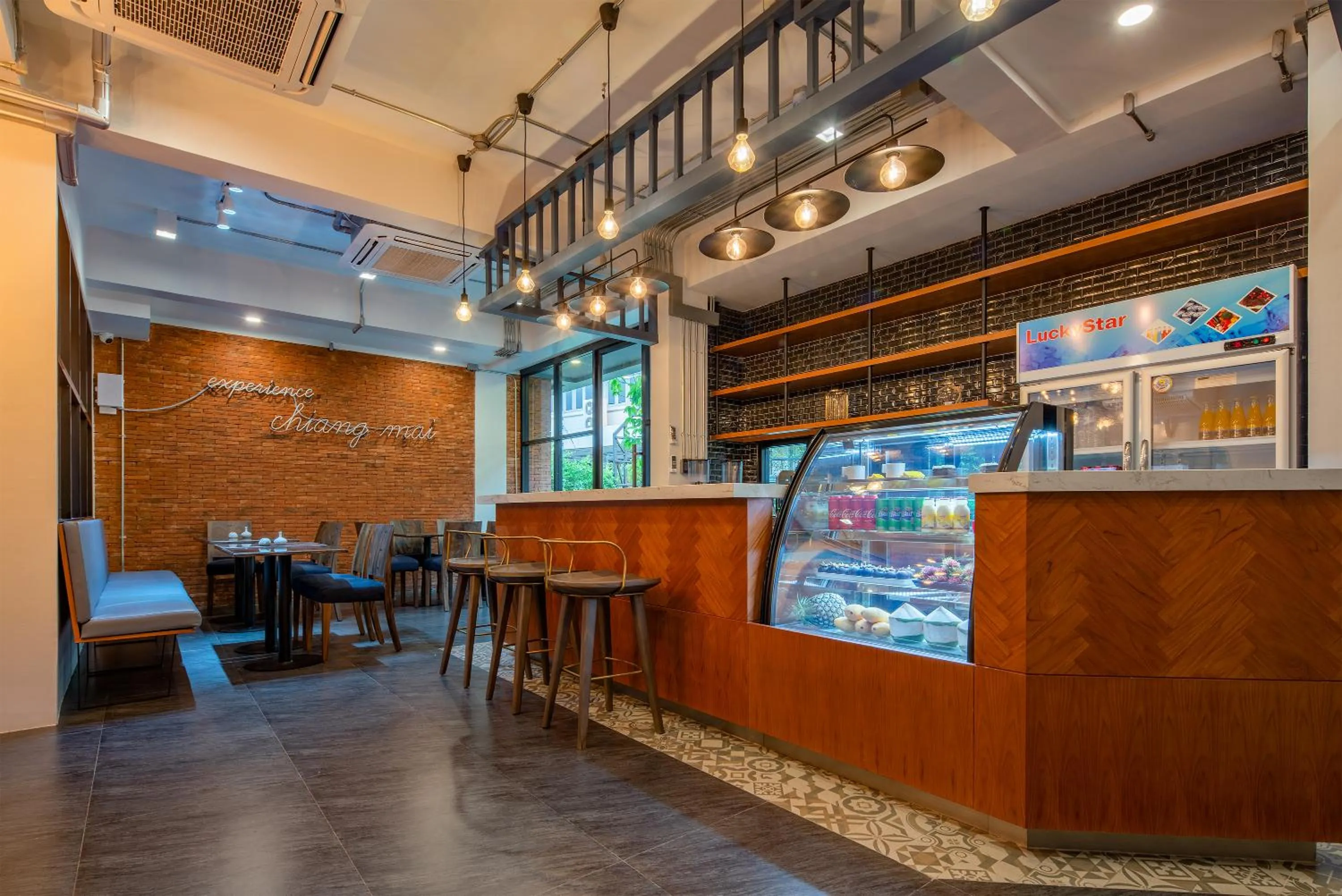 Restaurant/places to eat in Momo Hotel