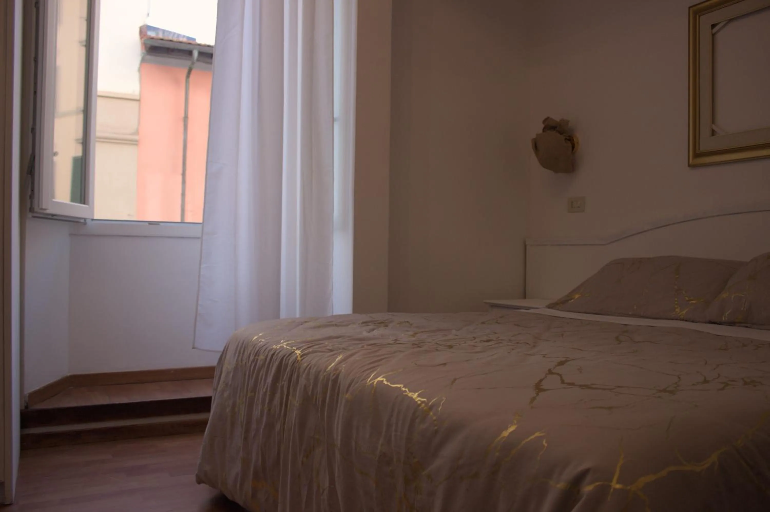 Photo of the whole room, Bed in Soggiorno Madrid